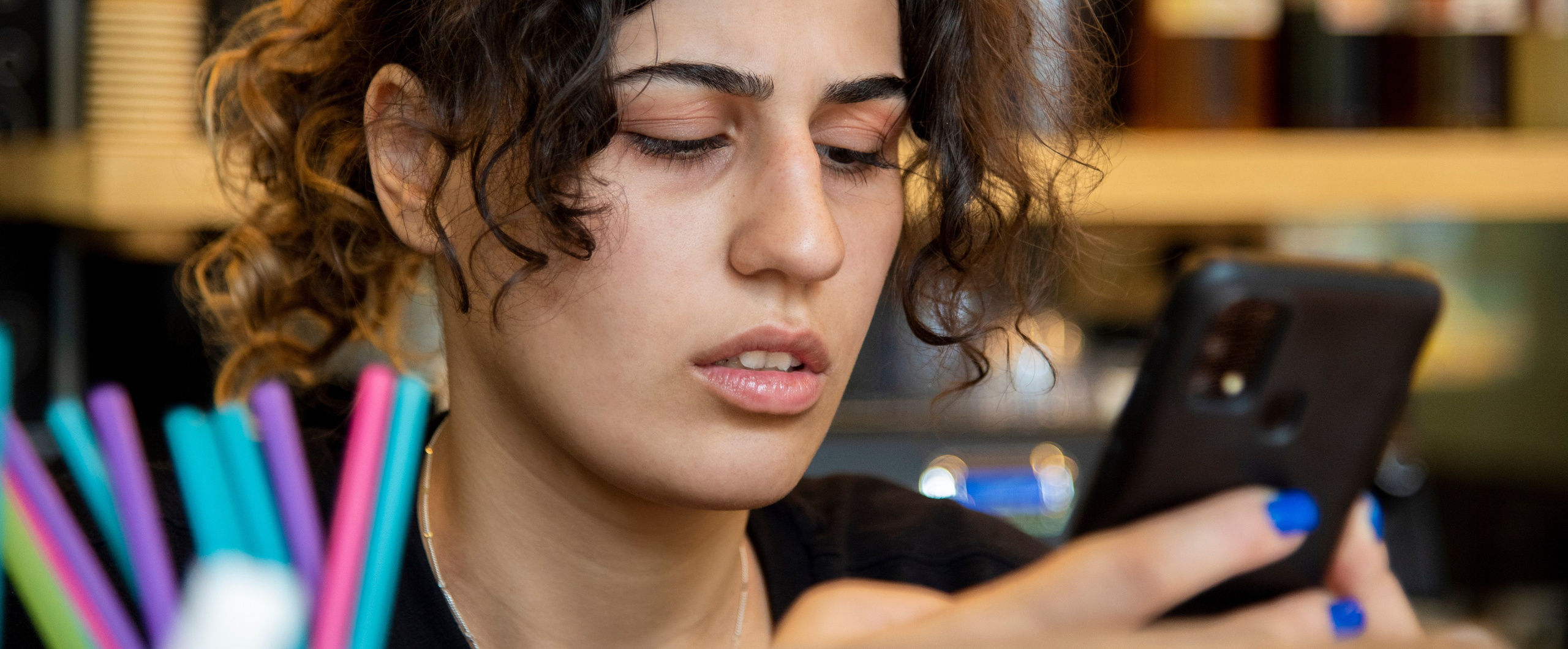 девушка, кудри, армянка, брюнетка, бармен, посёлок Лазоревское