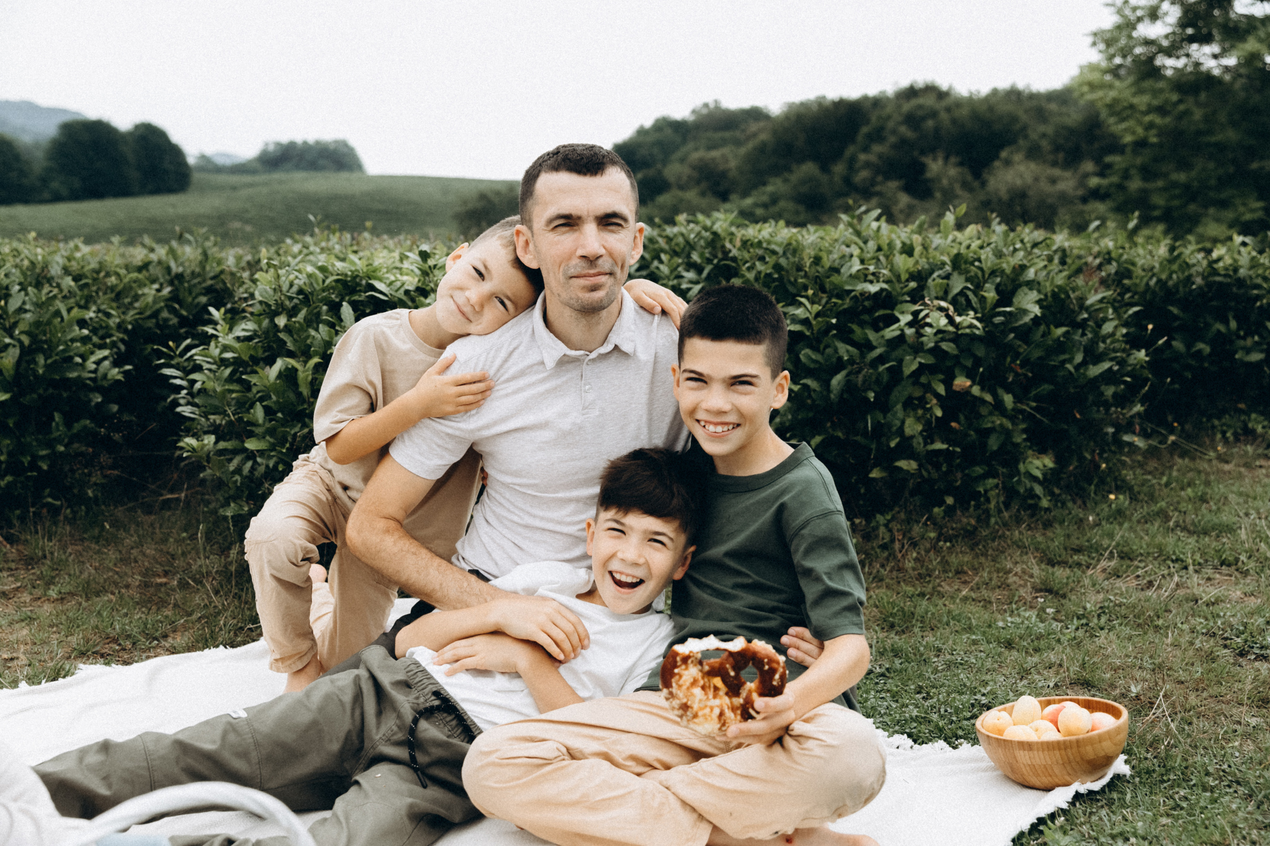 Дмитрий, Алия, Платон, Глеб, Радислав, Герман и Юмми. Фотограф Сочи Адлер Красная Поляна Ошутина Анастасия