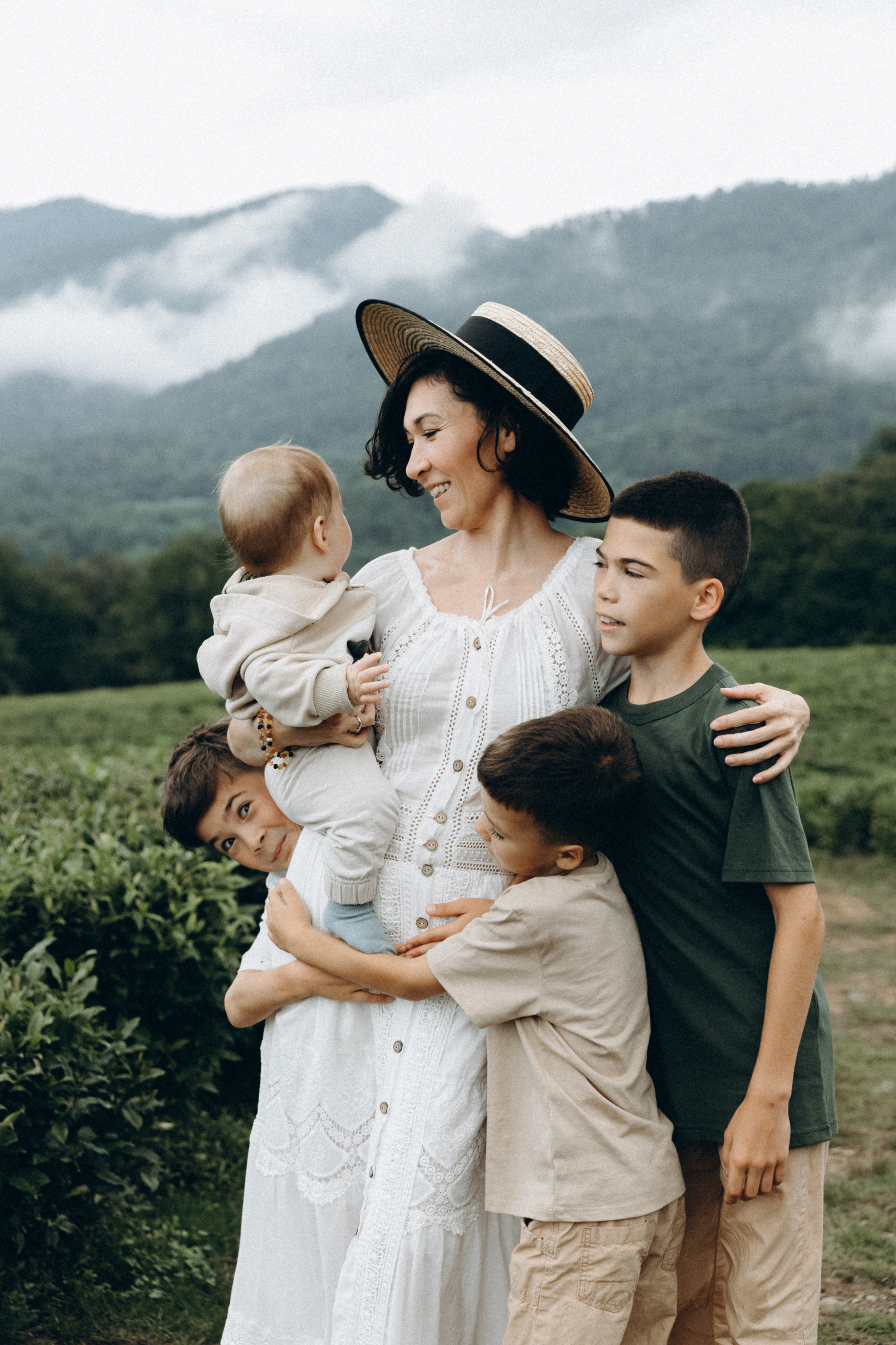 Дмитрий, Алия, Платон, Глеб, Радислав, Герман и Юмми. Фотограф Сочи Адлер Красная Поляна Ошутина Анастасия