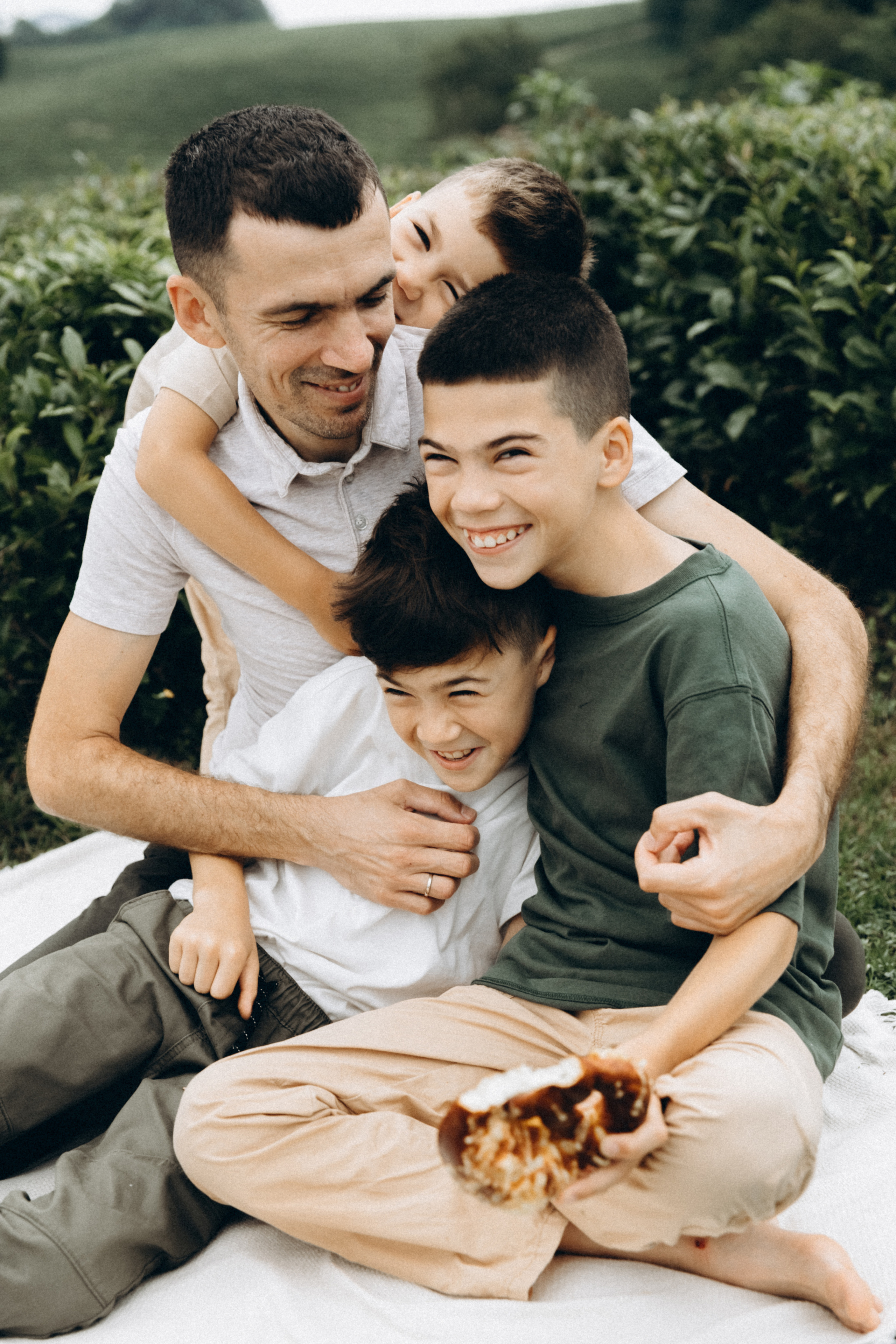 Дмитрий, Алия, Платон, Глеб, Радислав, Герман и Юмми. Фотограф Сочи Адлер Красная Поляна Ошутина Анастасия