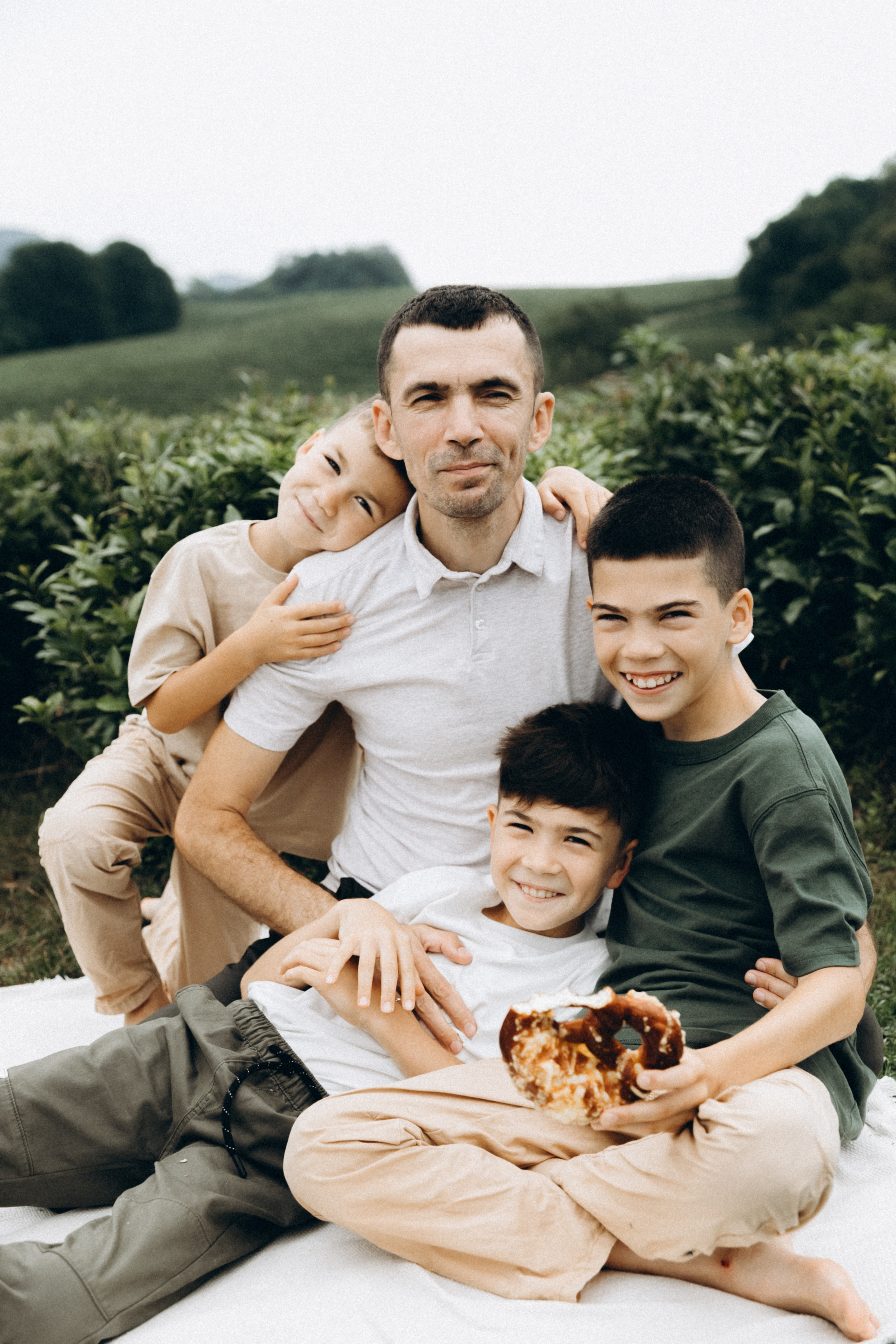 Дмитрий, Алия, Платон, Глеб, Радислав, Герман и Юмми. Фотограф Сочи Адлер Красная Поляна Ошутина Анастасия