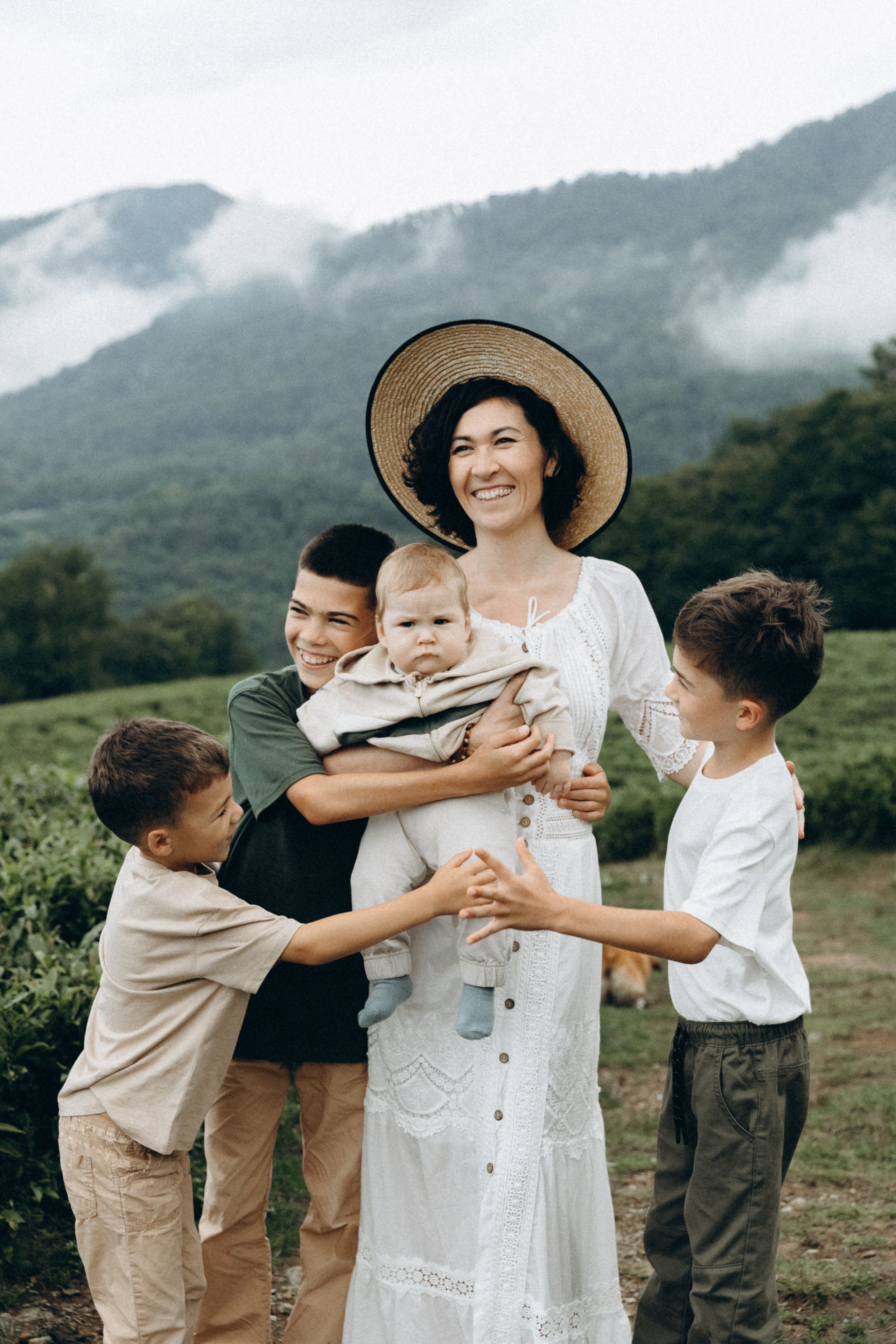 Дмитрий, Алия, Платон, Глеб, Радислав, Герман и Юмми. Фотограф Сочи Адлер Красная Поляна Ошутина Анастасия