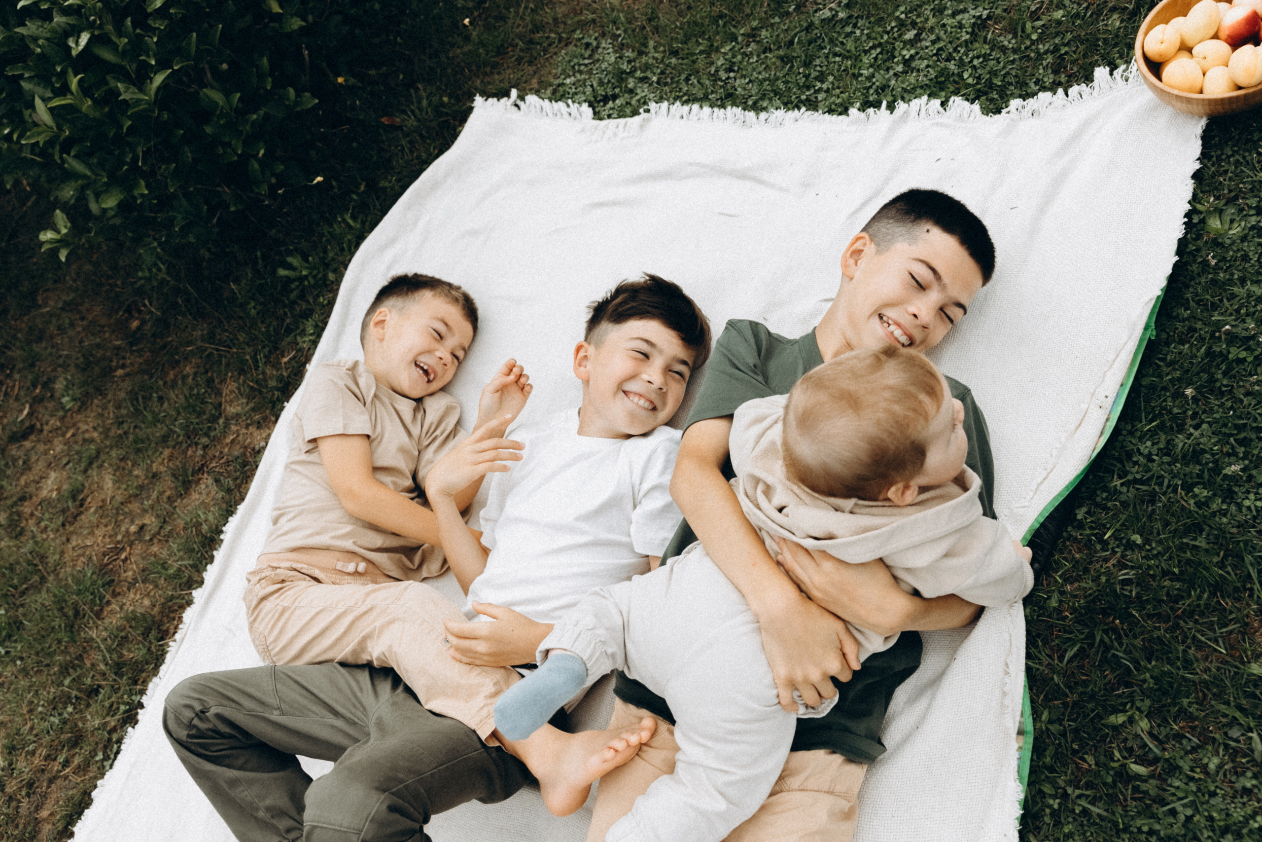 Дмитрий, Алия, Платон, Глеб, Радислав, Герман и Юмми. Фотограф Сочи Адлер Красная Поляна Ошутина Анастасия