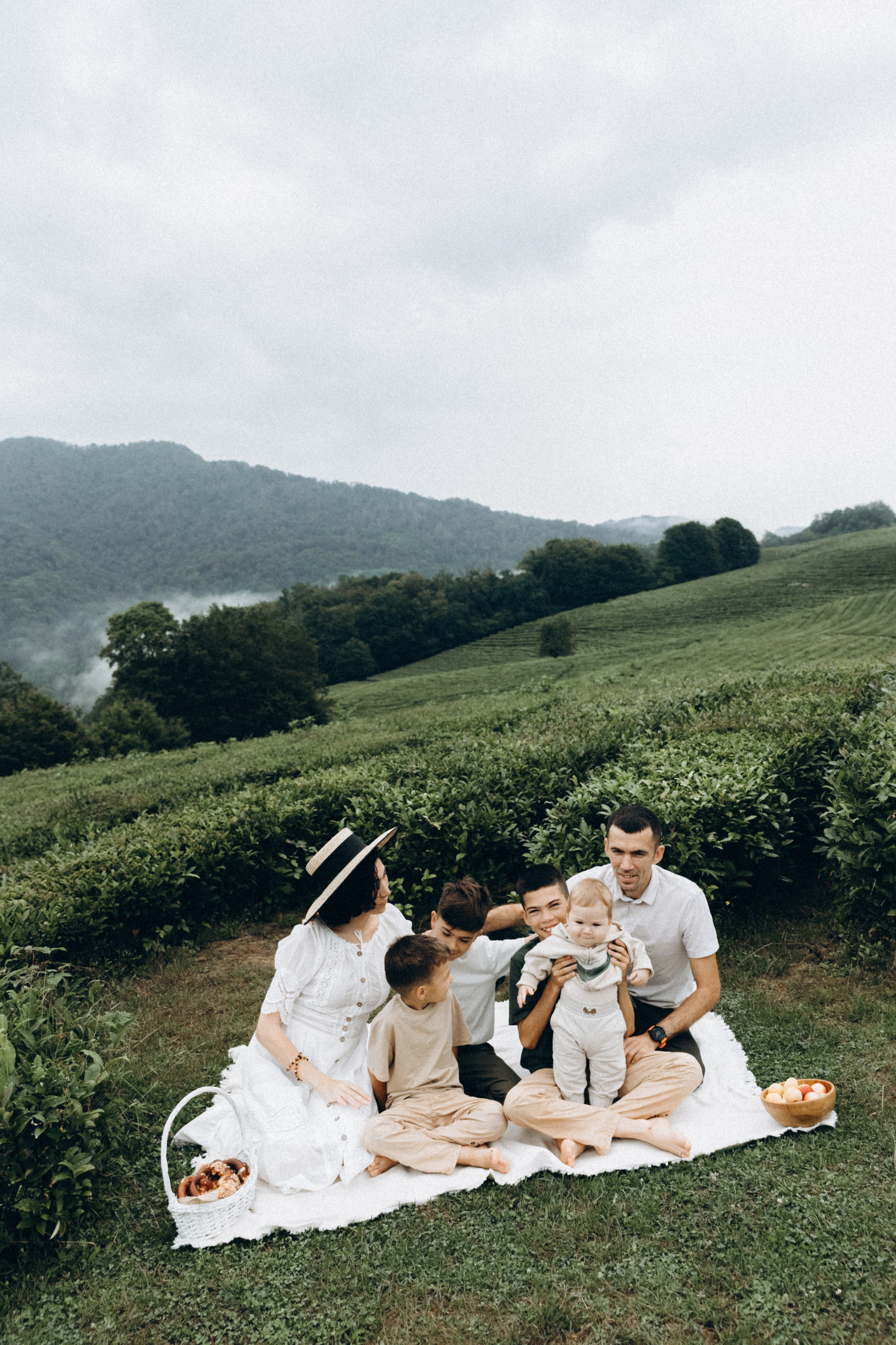 Дмитрий, Алия, Платон, Глеб, Радислав, Герман и Юмми. Фотограф Сочи Адлер Красная Поляна Ошутина Анастасия