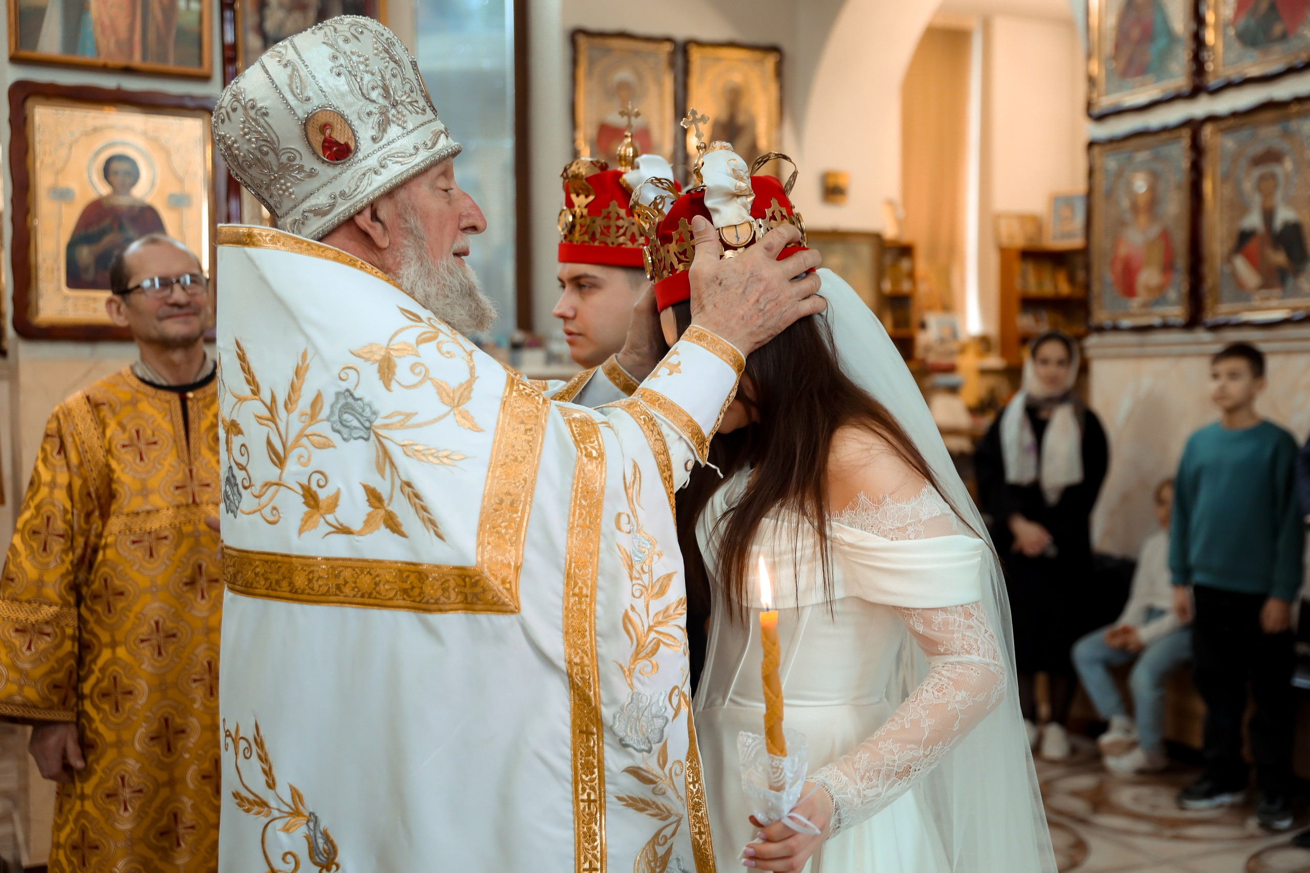 Венчание в церкви в Алуште. Свадебный фотограф в Крыму