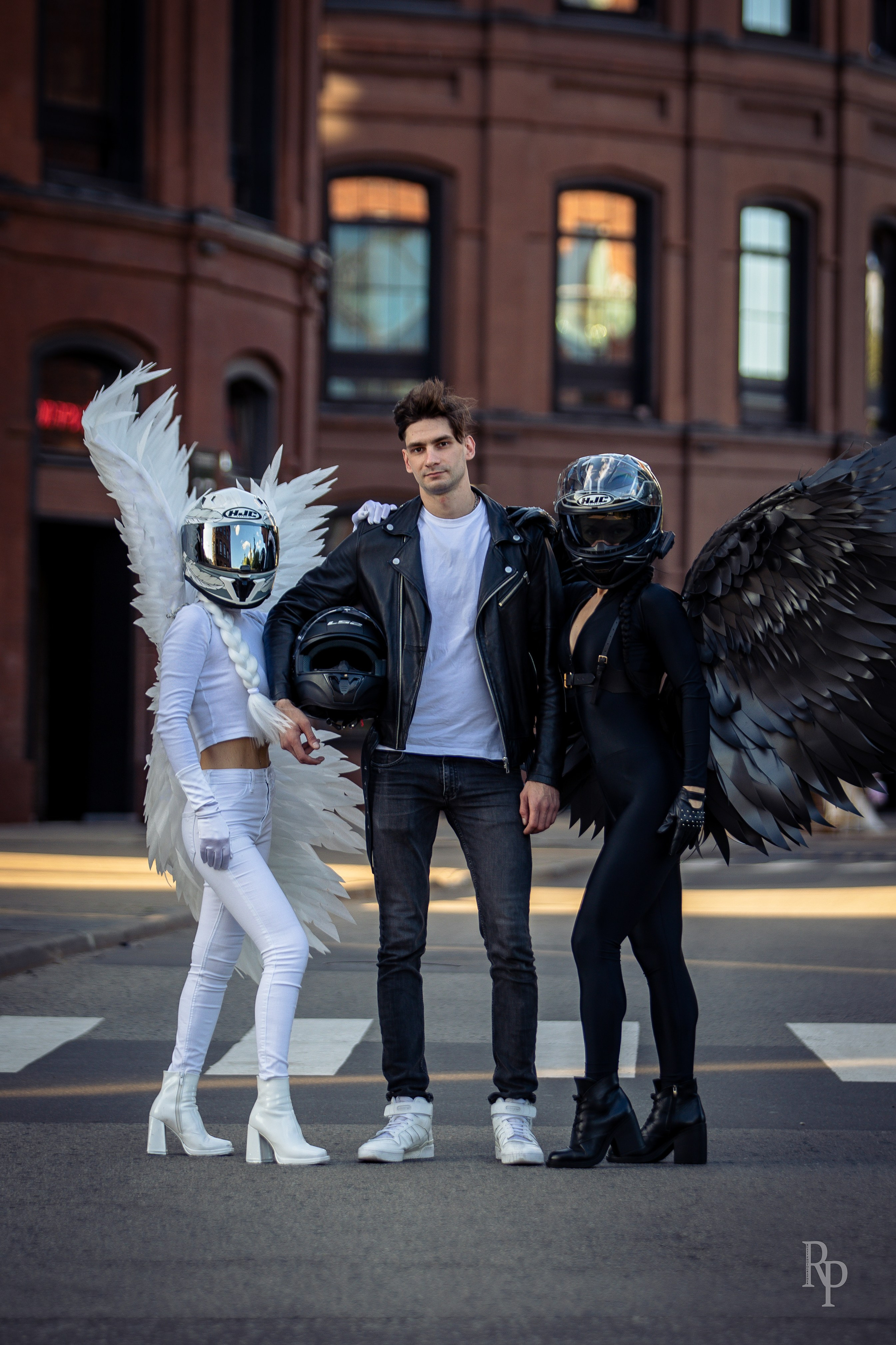 «Angel and demon». Rusty Photographer