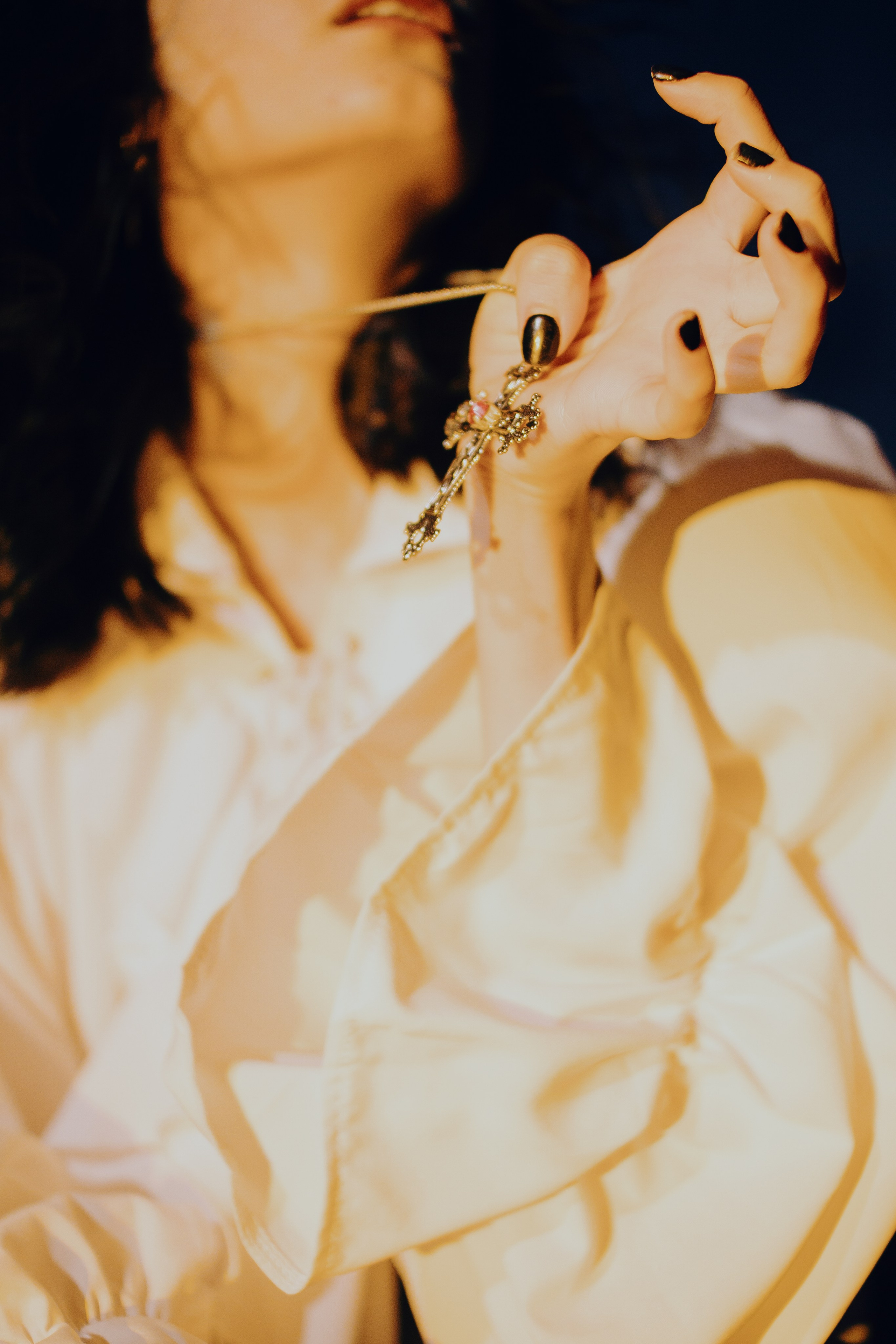 Съёмка у моря с оленьими рогами