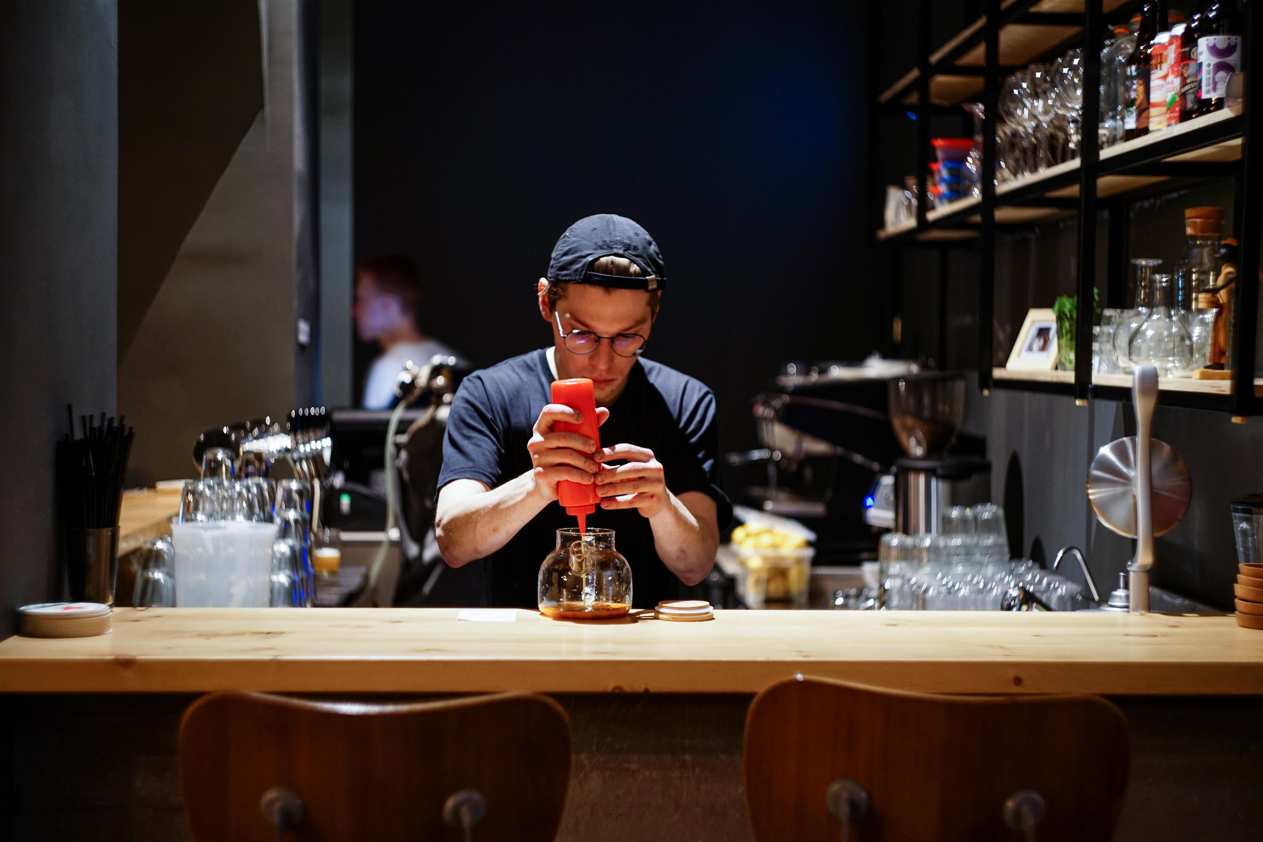 Меня снимаешь?. Oleg Kozachok — Photographer with Protanopia | Portraits, Texture & Light