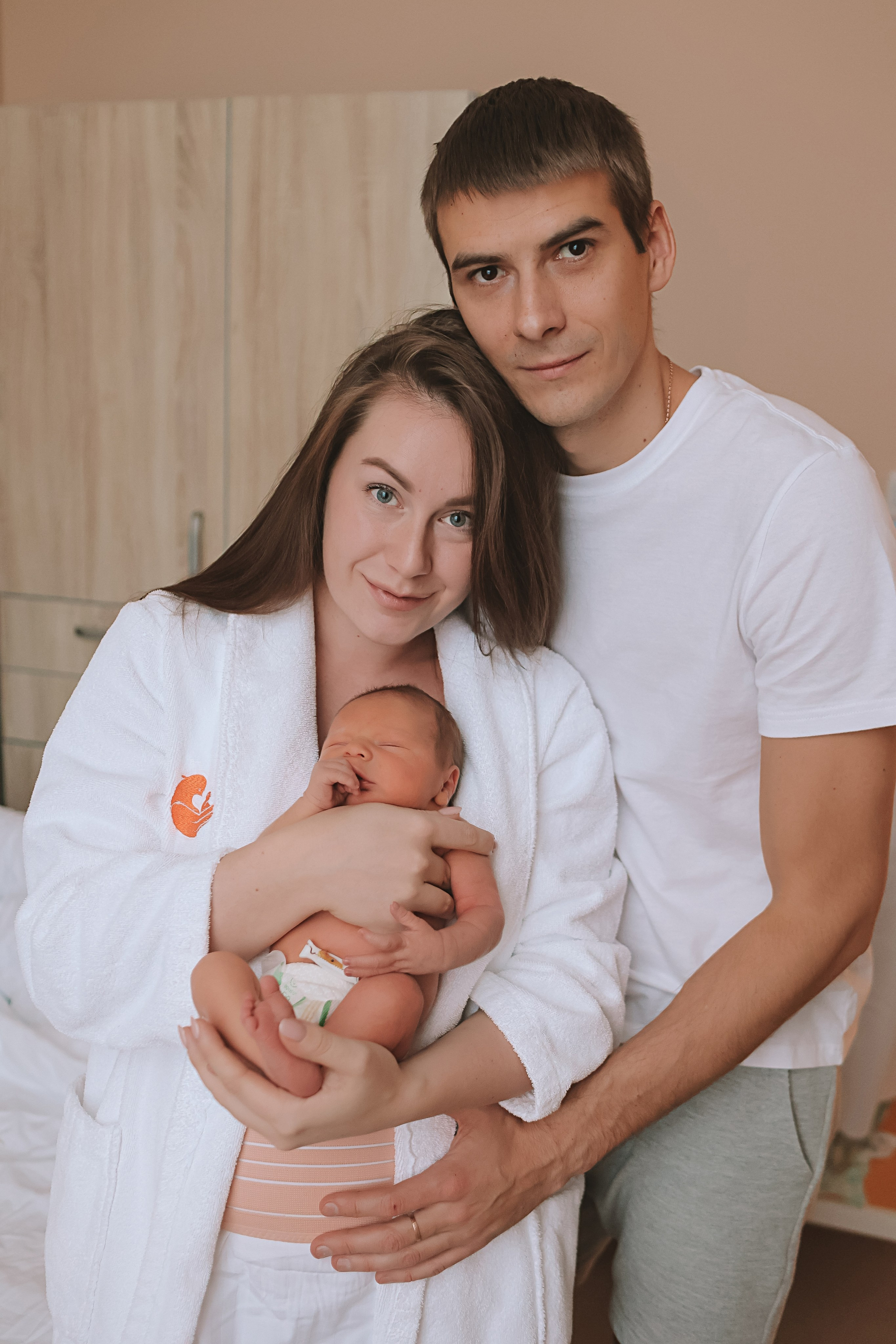 Выписка Мид. Семейный фотограф Тюмень, фотограф на роды Салмина Мария