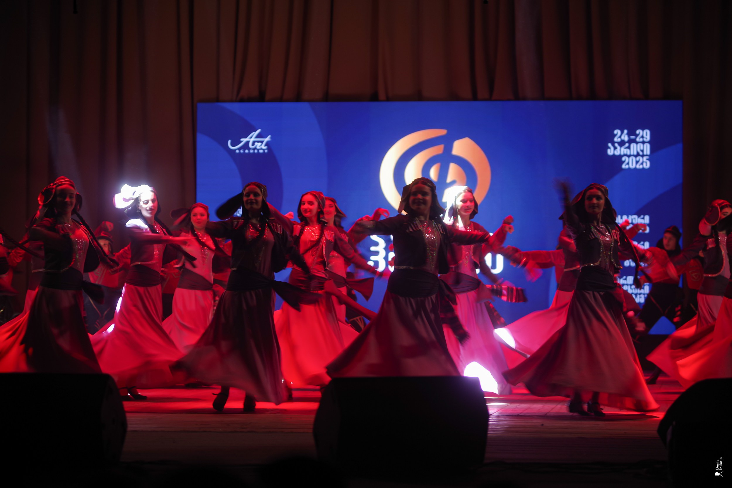 Танцы в Хоби. Портретный фотограф Денис Милютин