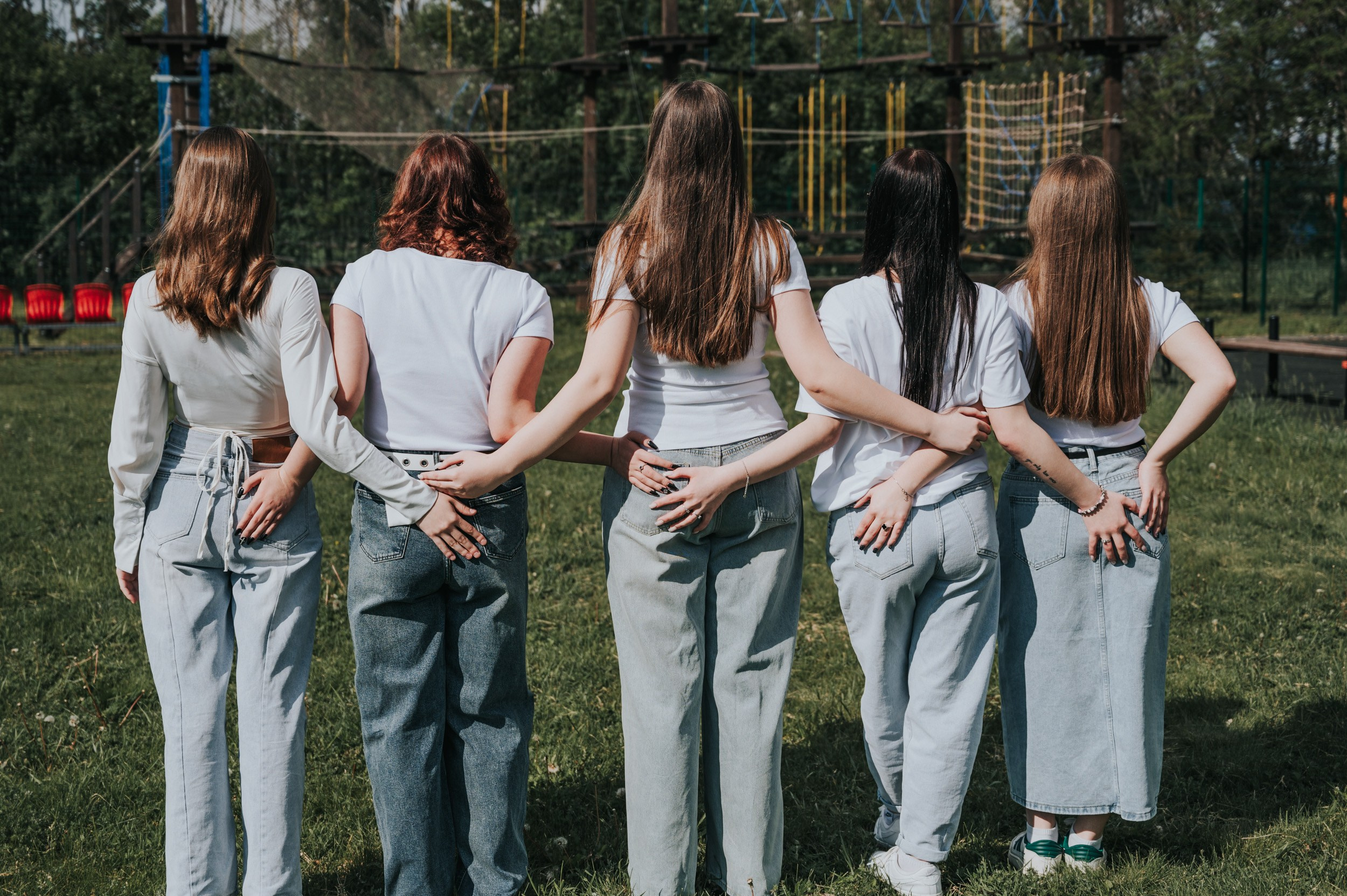 Спортплощадка. Выпускные альбомы и Школьный фотограф в Алексеевке, Бирюче, Красном