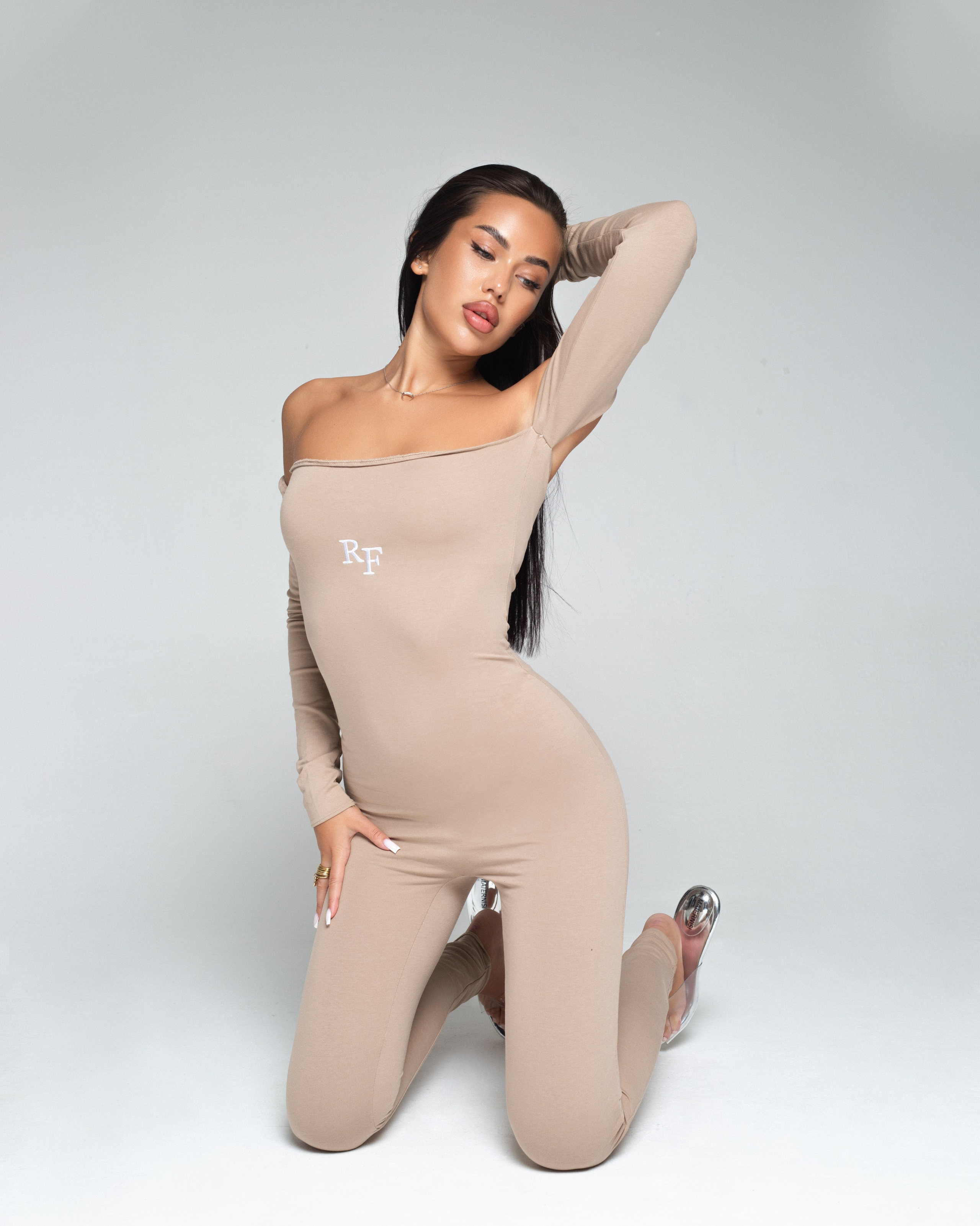 КАТАЛОГ | серый фон. RUNA production — стильные съемки для брендов