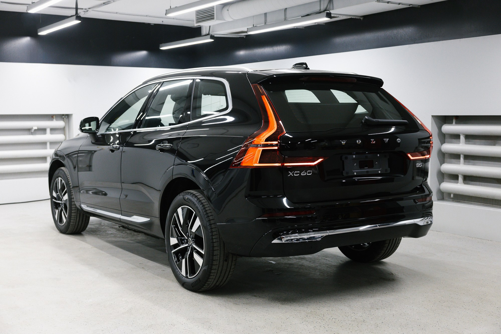 Volvo XC60 2.0 T5 4WD AT (250 л. с.). Автосалон «Х-Авто»