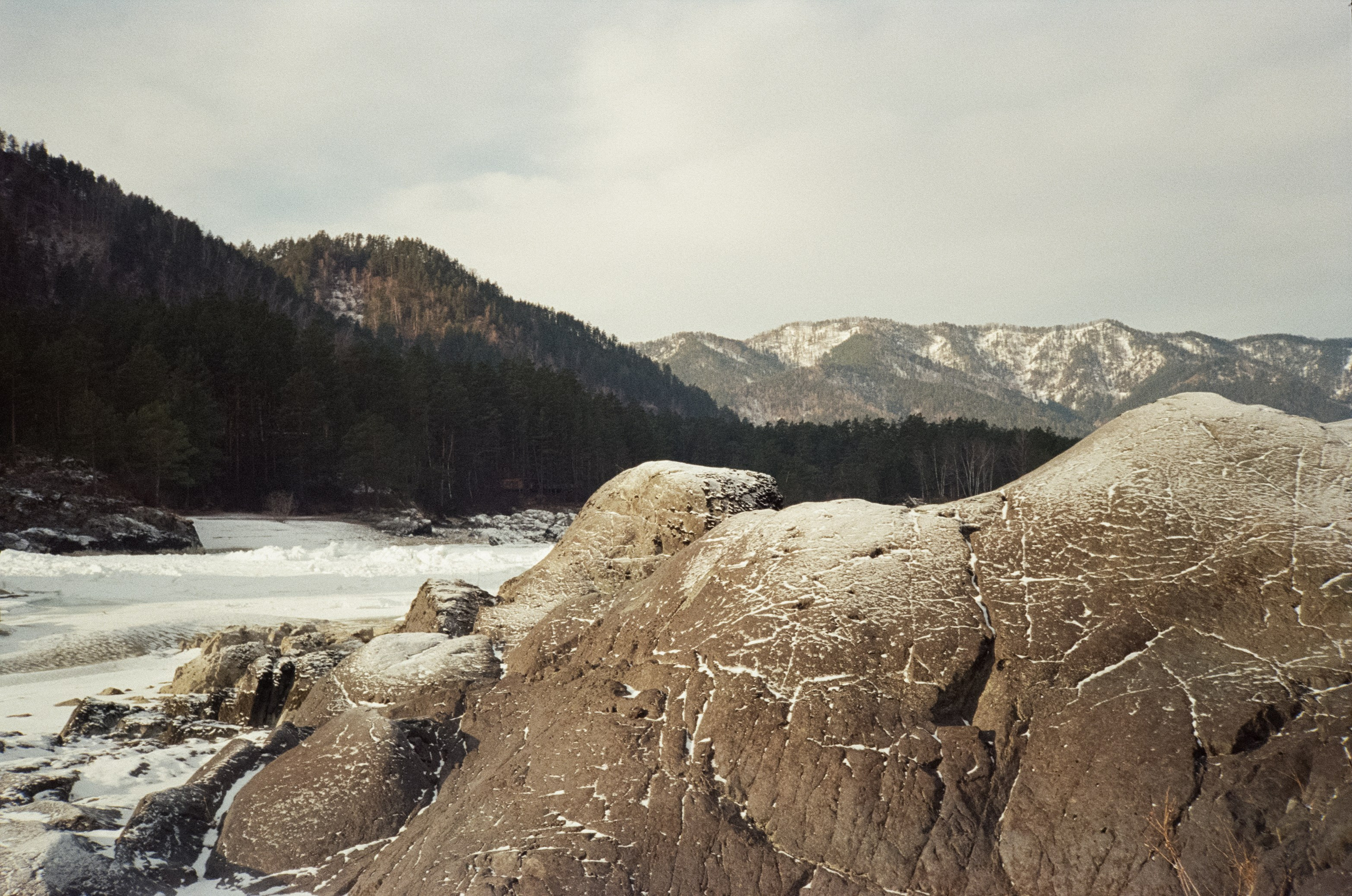 Кедровый остров и база Берель. Яркое солнце, скалы, льды и бурлящий по. Фотограф-документалист Мария Осокина