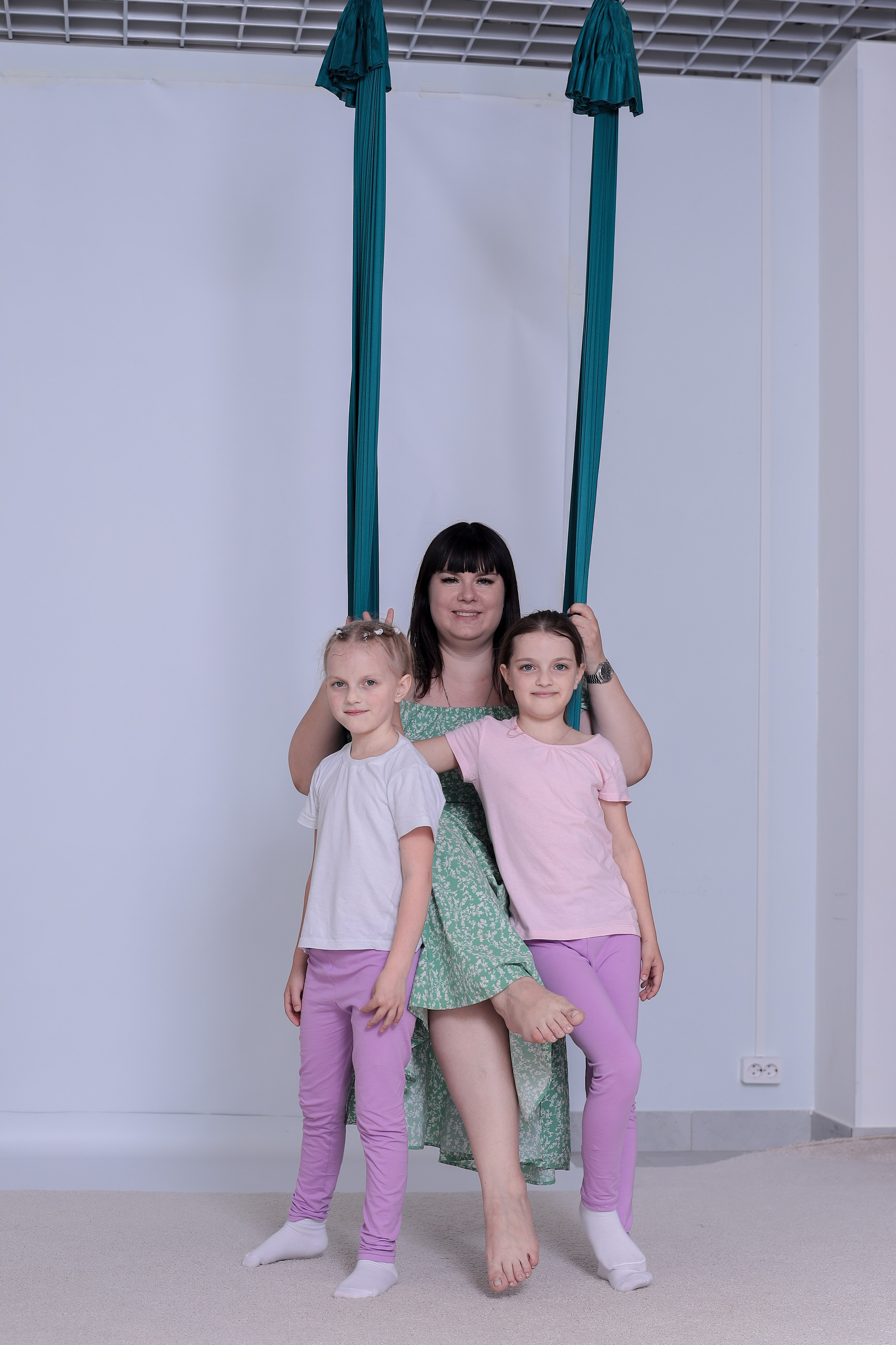 Детская аэройога. Фотограф Надршина Лилия