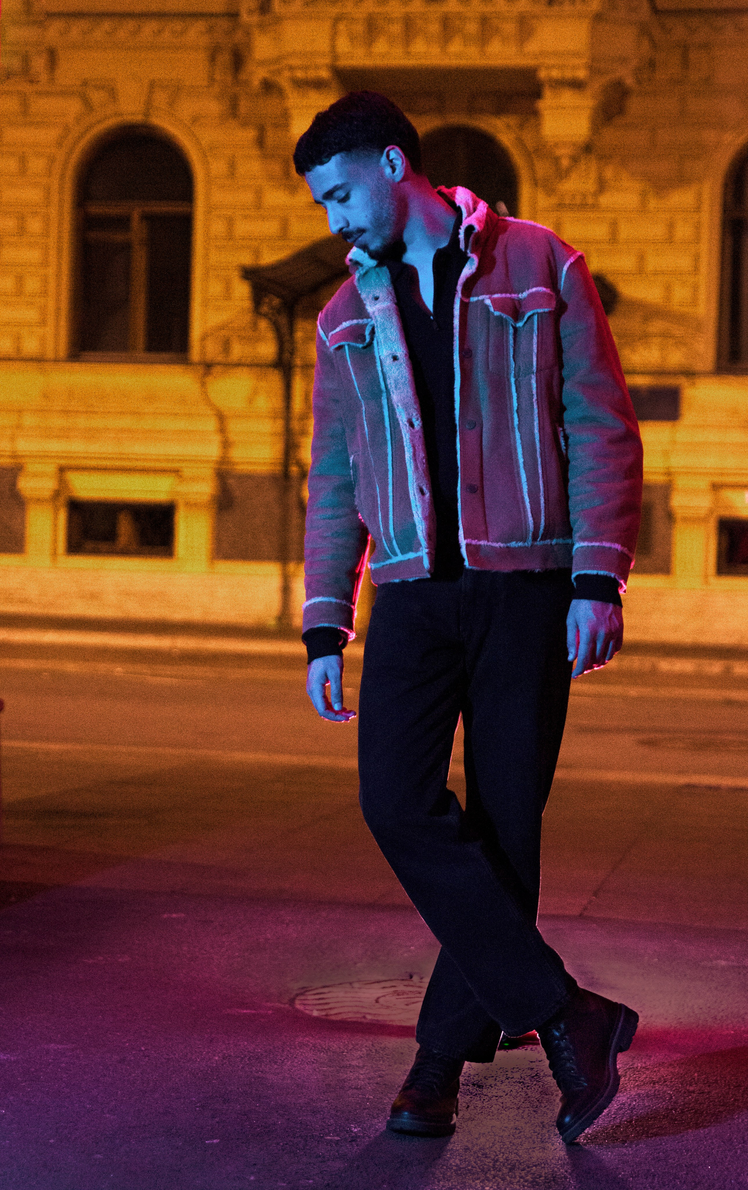 Зинадин. Уличная сессия с цветным светом