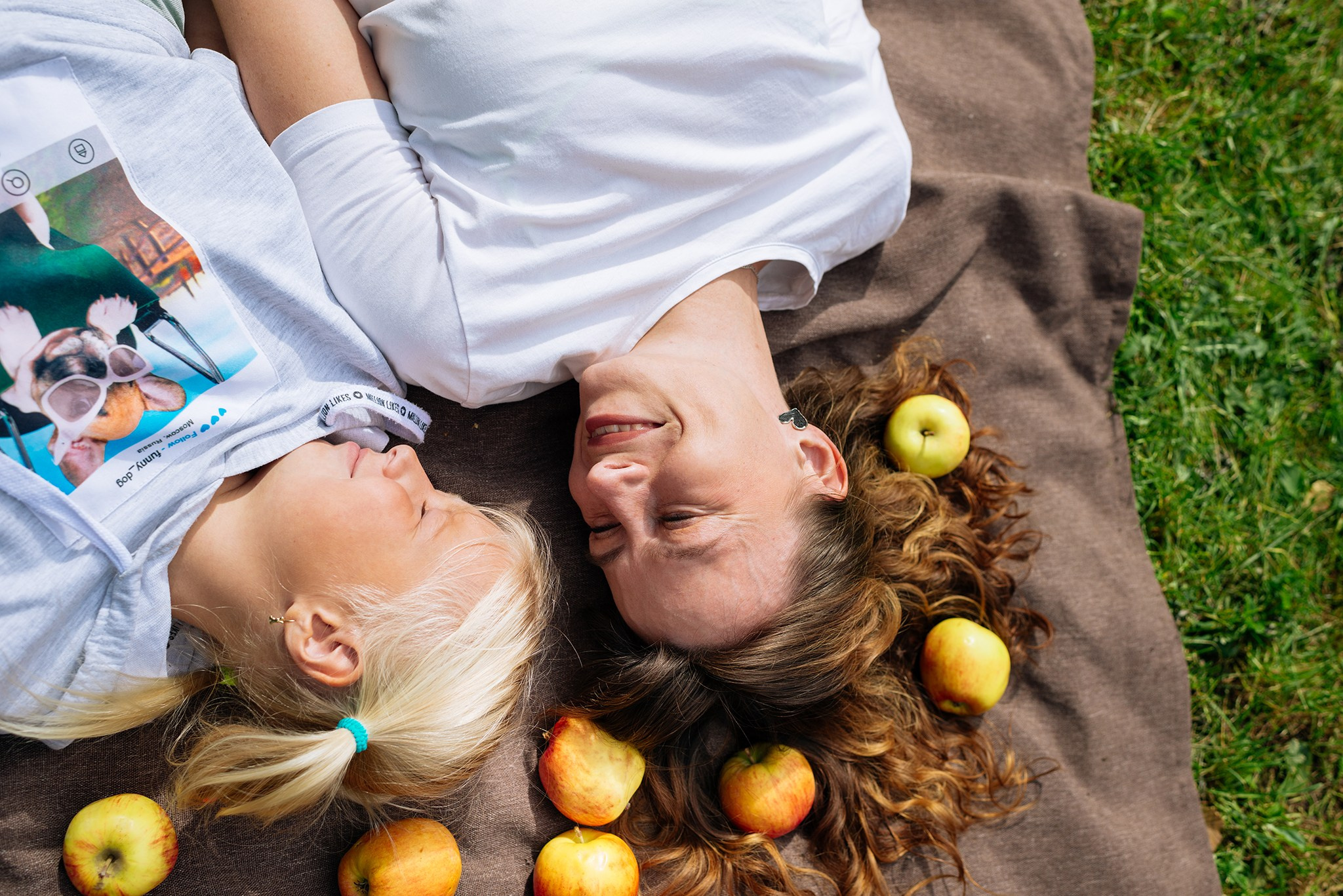 Юлия и Алиса. Летний пикник. Репортажный фотограф в Санкт-Петербурге Анастасия Клёпова