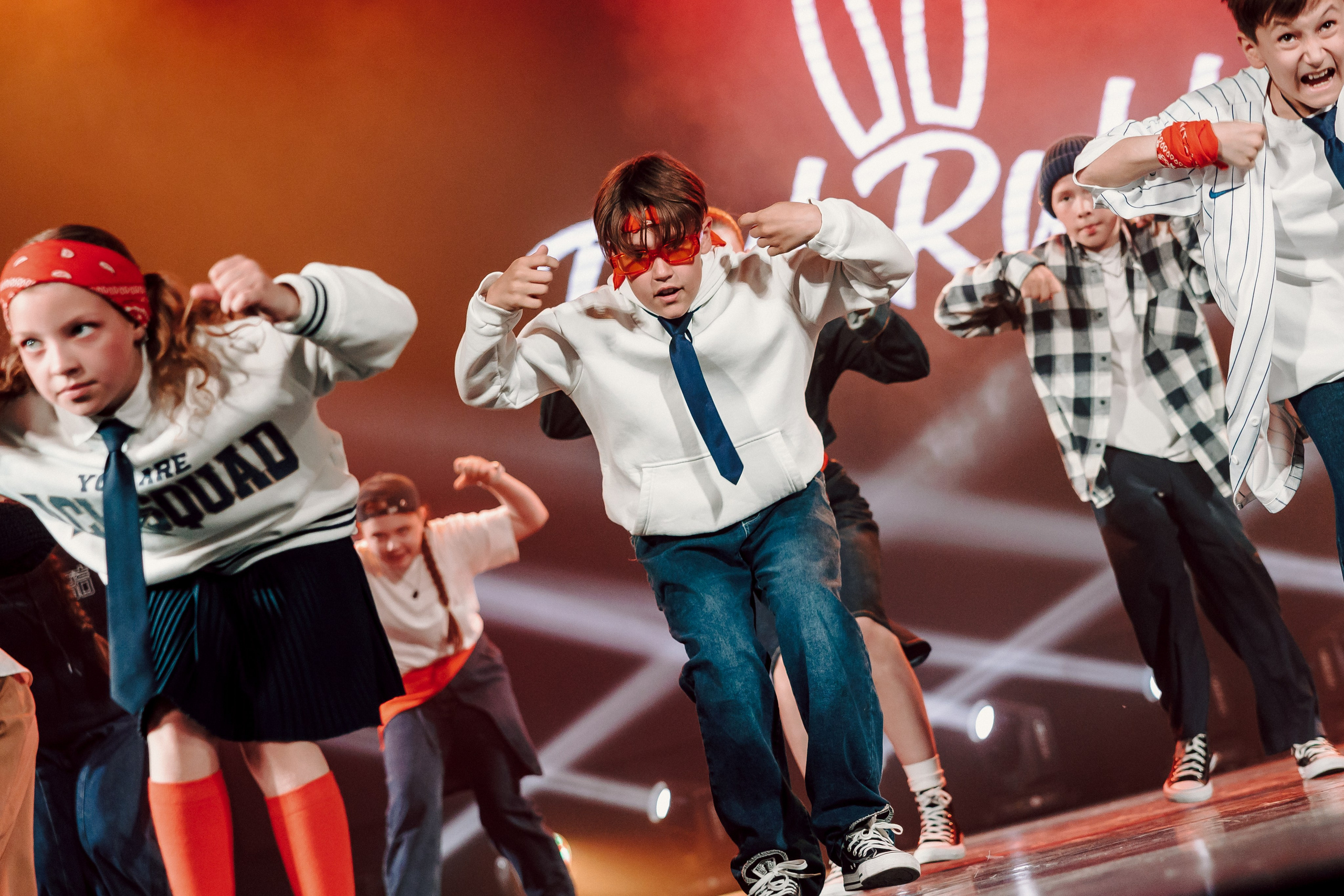 Отчётный концерт танцевальной школы «Red Rabbits» 2025. Лёшка Варзегов — фотограф