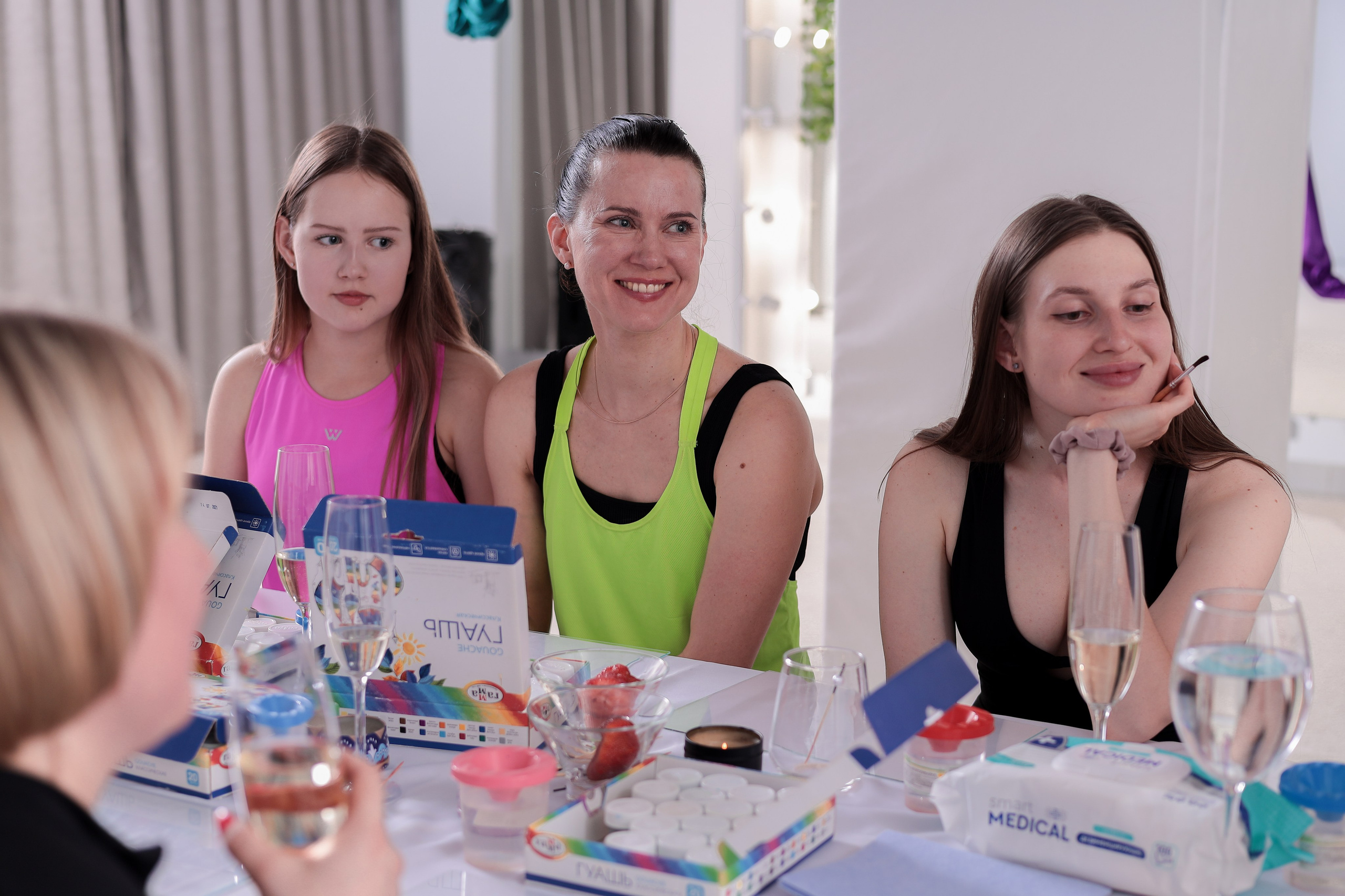 Арт-терапия + аэройога. Фотограф Надршина Лилия