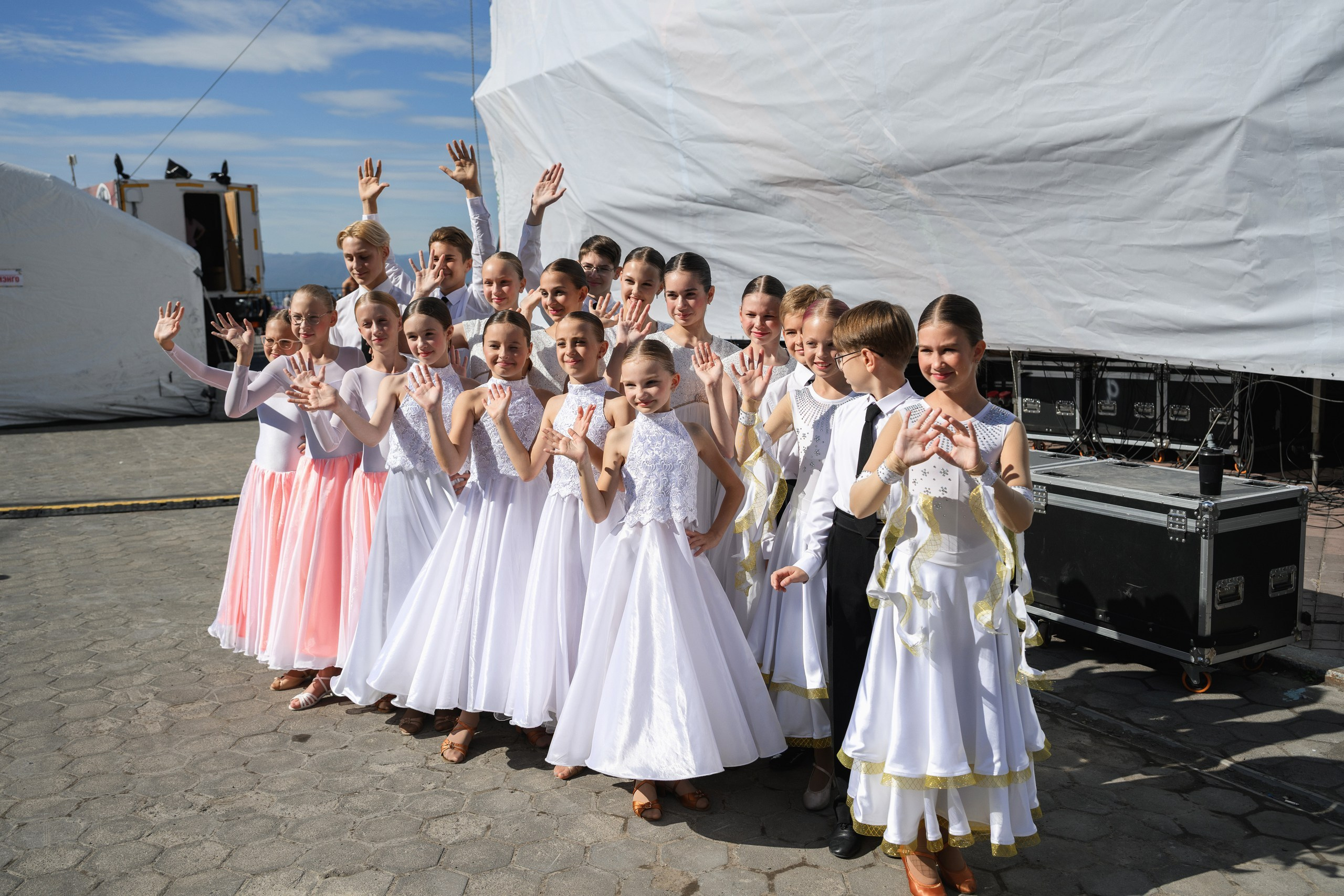 Фотосъемка праздника дня города в Петропавловске-Камчатском. Профессиональная репортажная съемка мероприятий в Петропавловске-Камчатском. Фотографии концерта и гуляний на день города. Красивые фото с праздника в Петропавловске-Камчатском. Цена на репортажную съемку дня города в Петропавловске-Камчатском.
