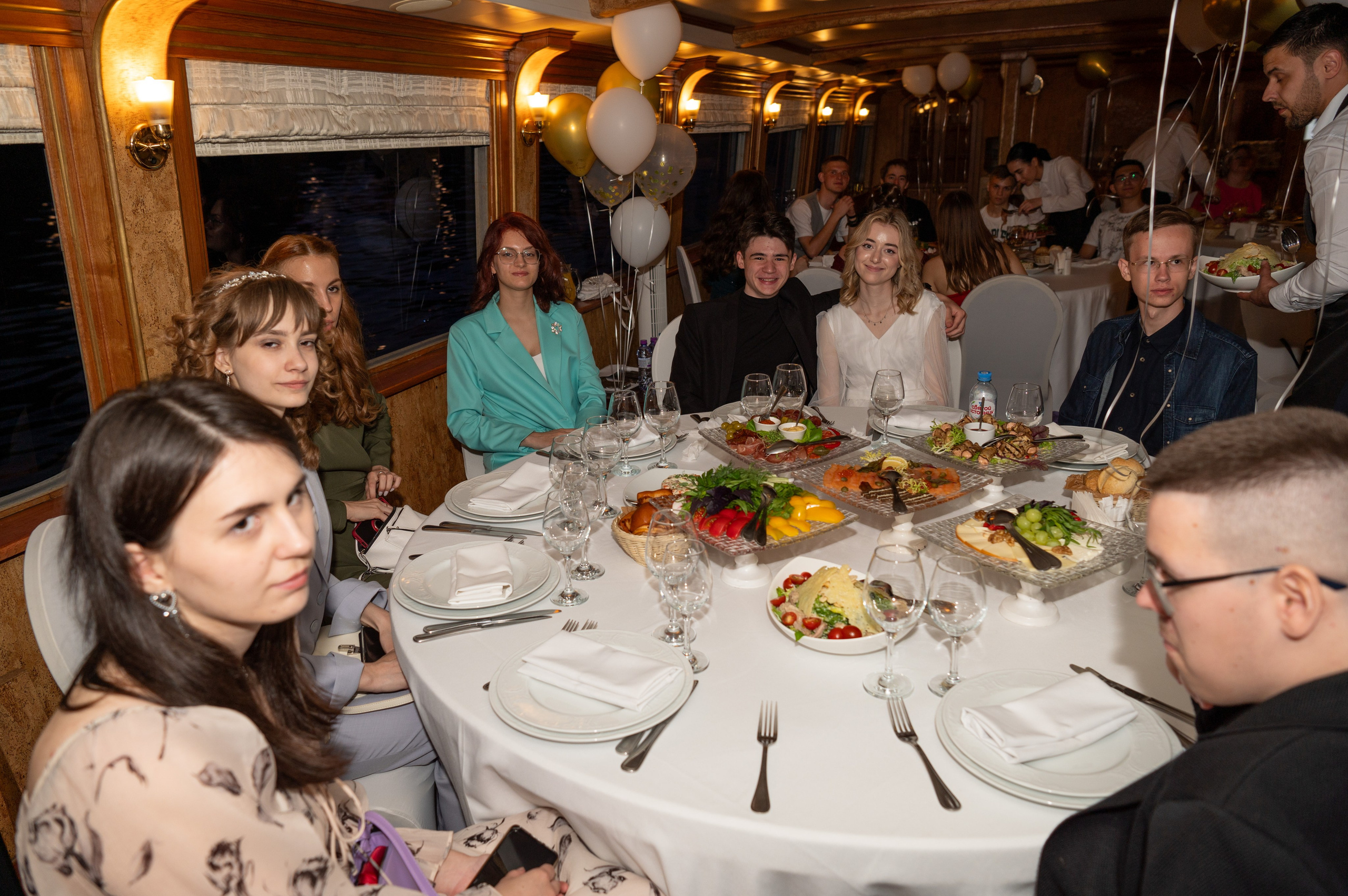 Выпускной вечер 11 класс на теплоходе. Детский и семейный фотограф г. Москва Оксана Катаджи