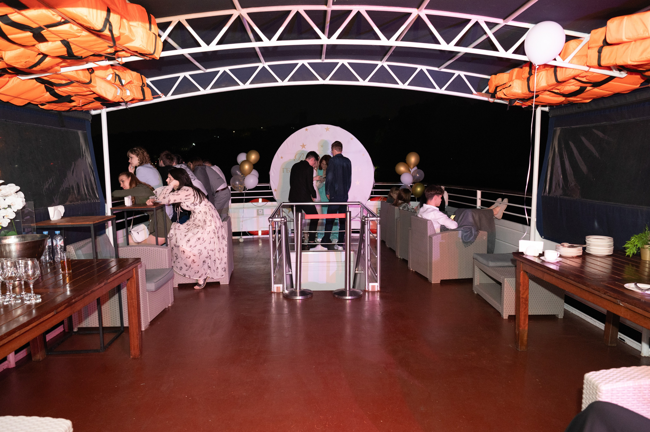 Выпускной вечер 11 класс на теплоходе. Детский и семейный фотограф г. Москва Оксана Катаджи