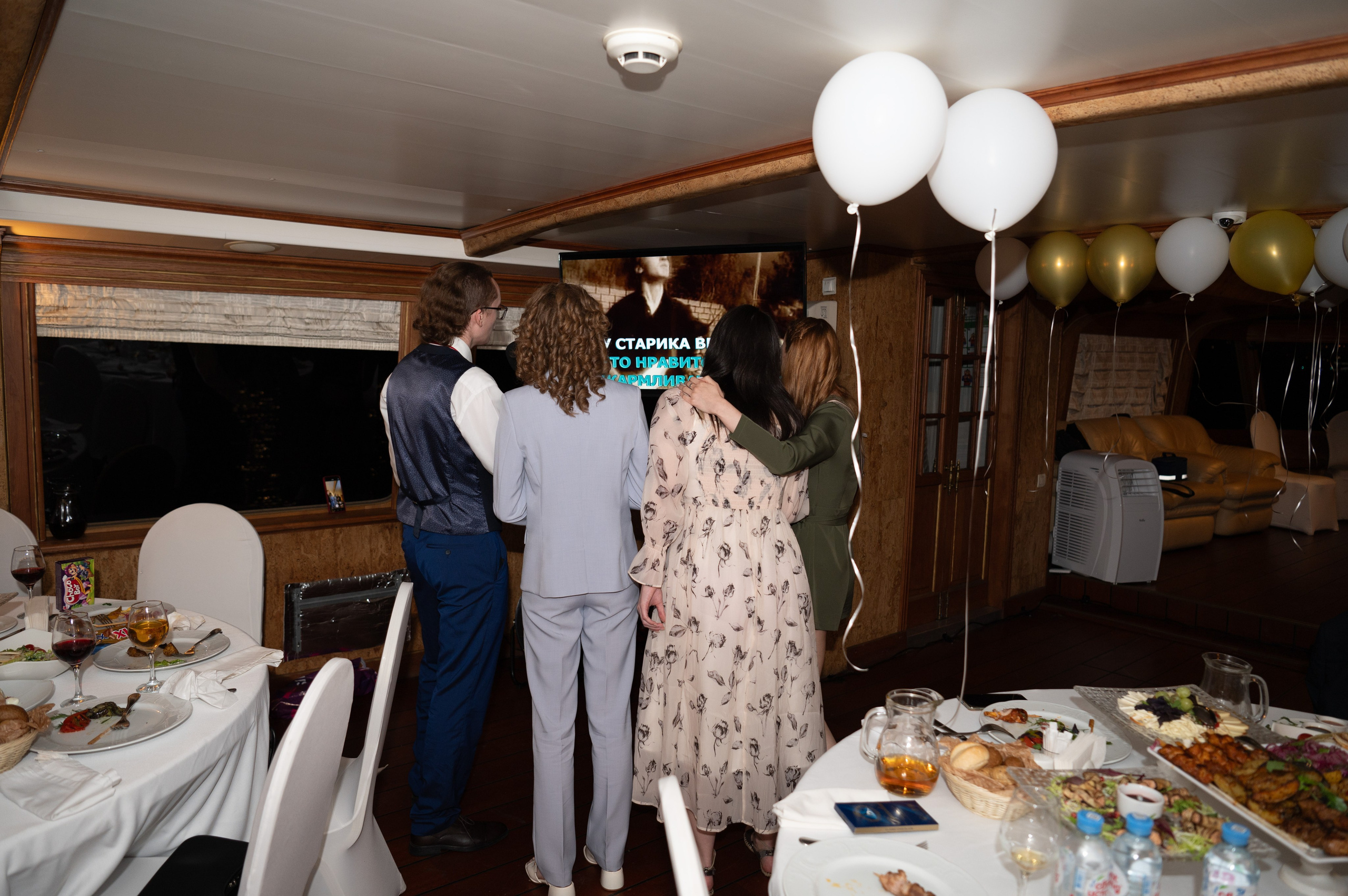 Выпускной вечер 11 класс на теплоходе. Детский и семейный фотограф г. Москва Оксана Катаджи