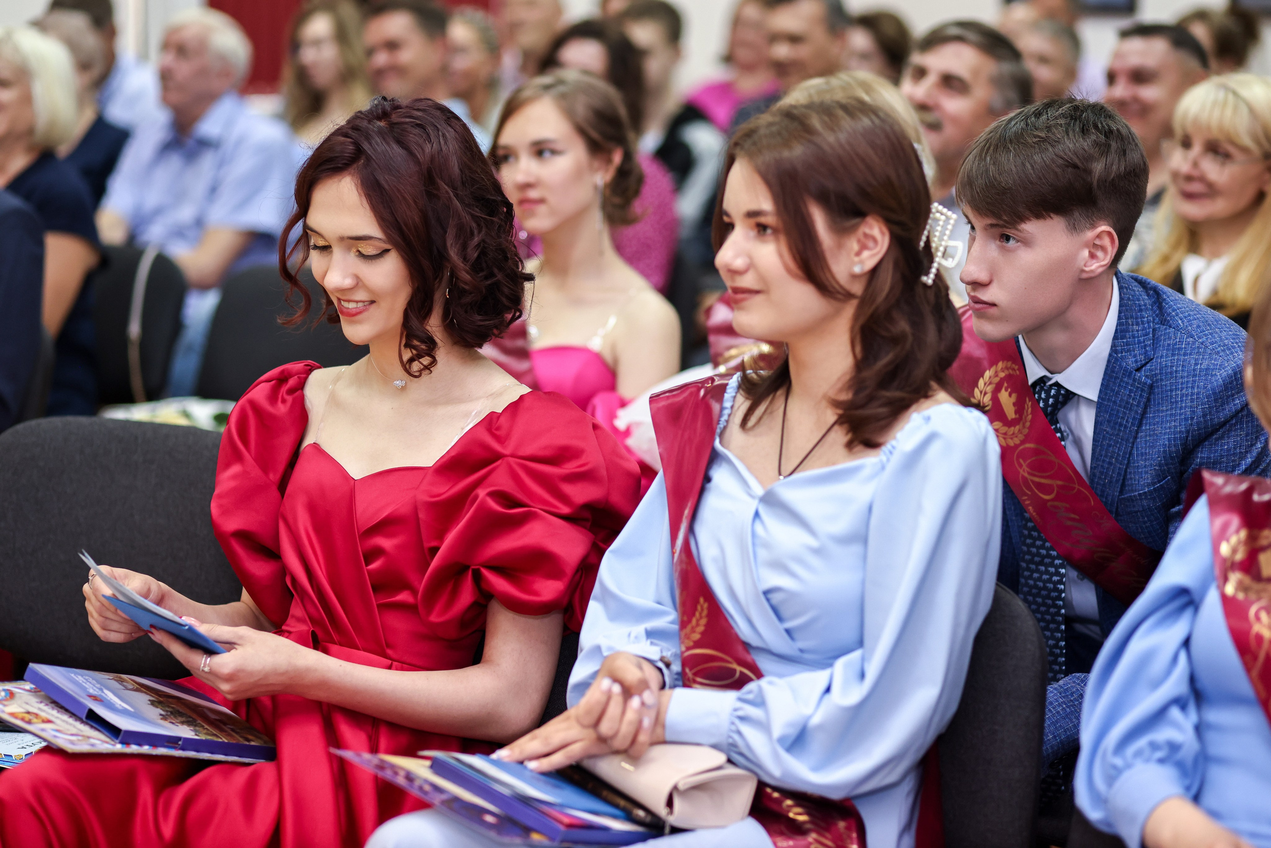 Вручение аттестатов. Школа № 7, выпускники 11 класса 2023 г. Студия выпускных альбомов Остров