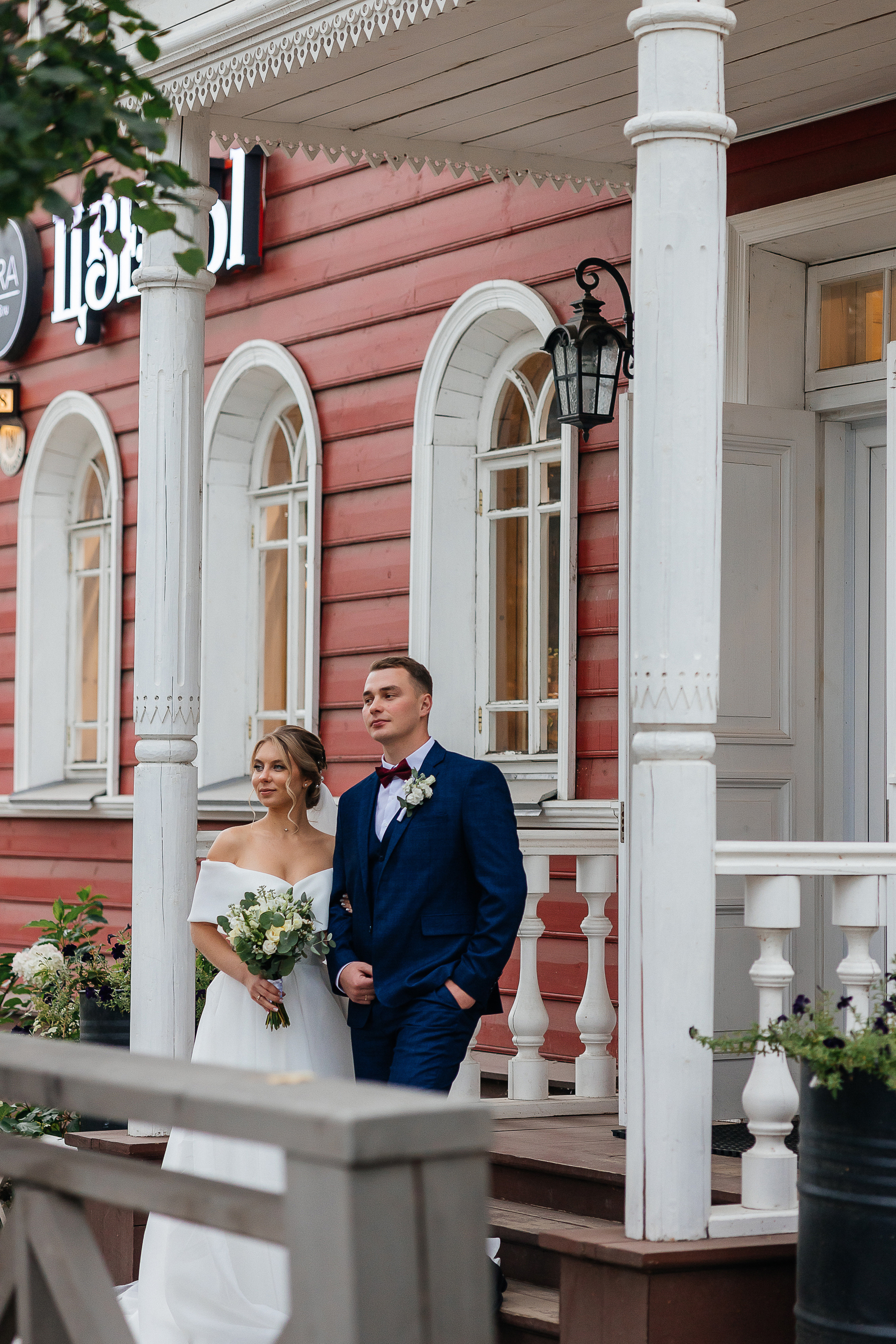 Элегантное утро невесты и незабываемый сюрприз на свадебном банкете. Олег Сверчков | Свадебный фотограф Вологда