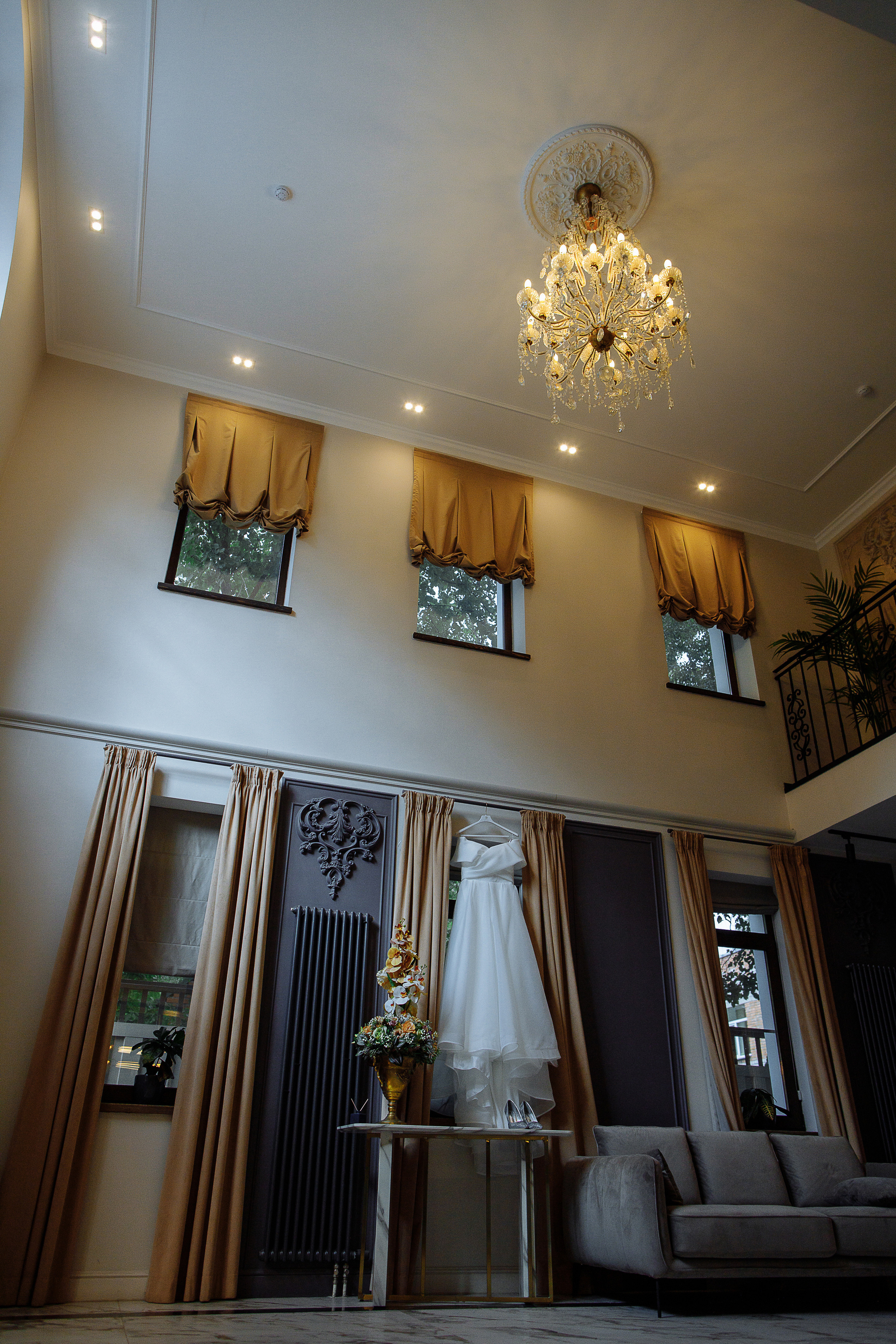 Элегантное утро невесты и незабываемый сюрприз на свадебном банкете. Олег Сверчков | Свадебный фотограф Вологда