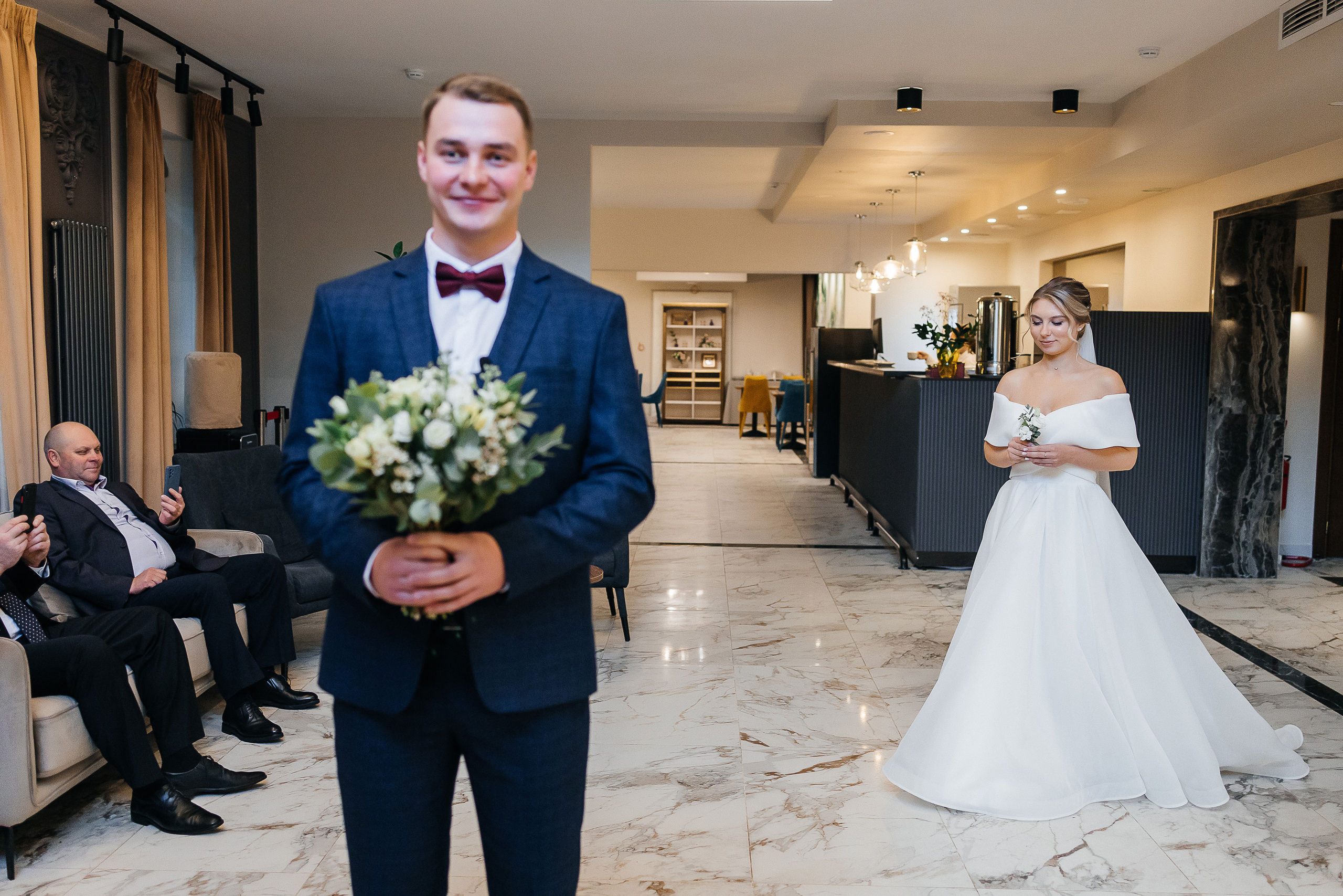 Элегантное утро невесты и незабываемый сюрприз на свадебном банкете. Олег Сверчков | Свадебный фотограф Вологда