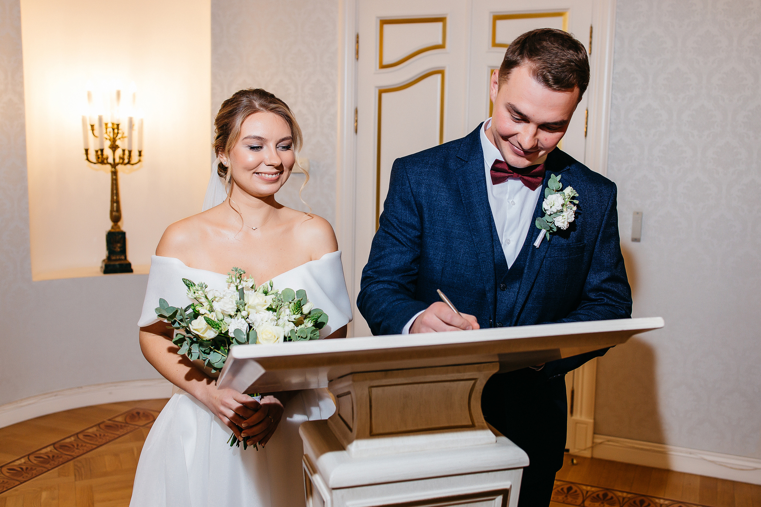 Элегантное утро невесты и незабываемый сюрприз на свадебном банкете. Олег Сверчков | Свадебный фотограф Вологда