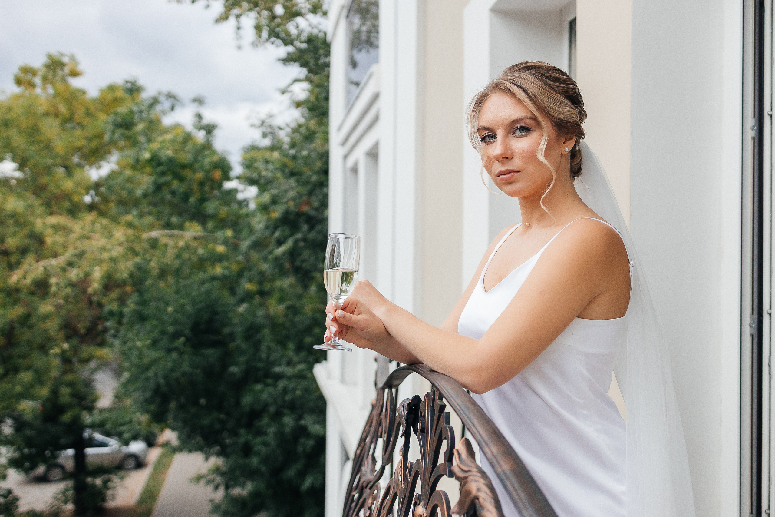 Элегантное утро невесты и незабываемый сюрприз на свадебном банкете. Олег Сверчков | Свадебный фотограф Вологда