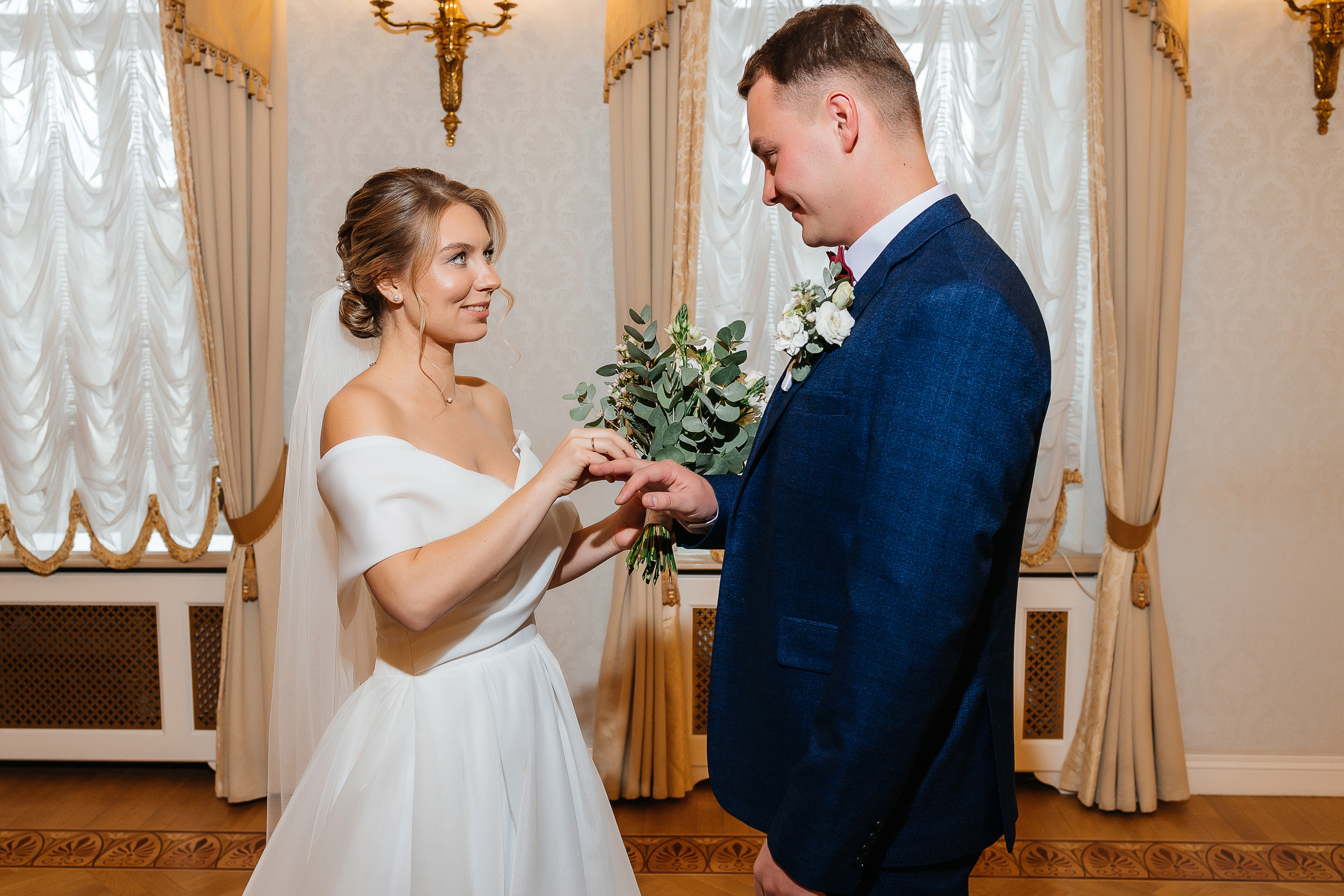 Элегантное утро невесты и незабываемый сюрприз на свадебном банкете. Олег Сверчков | Свадебный фотограф Вологда