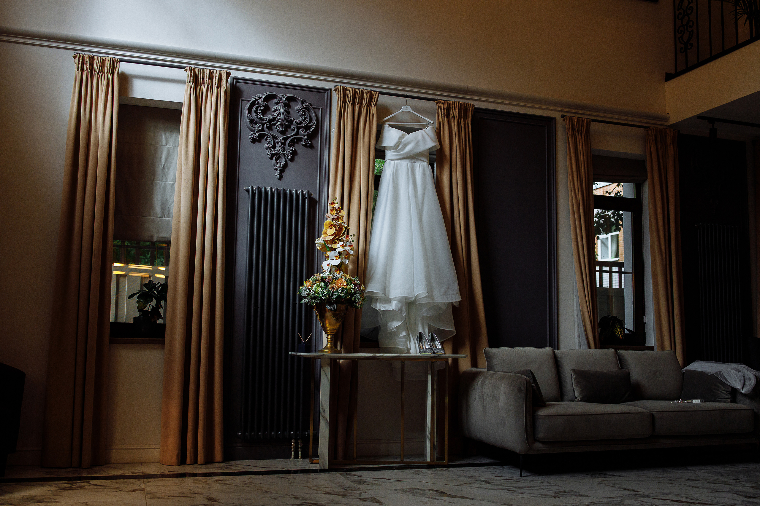 Элегантное утро невесты и незабываемый сюрприз на свадебном банкете. Олег Сверчков | Свадебный фотограф Вологда