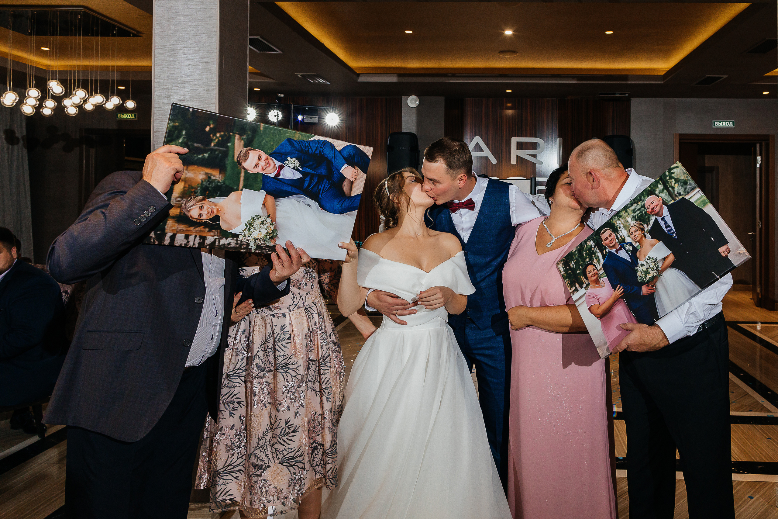 Элегантное утро невесты и незабываемый сюрприз на свадебном банкете. Олег Сверчков | Свадебный фотограф Вологда