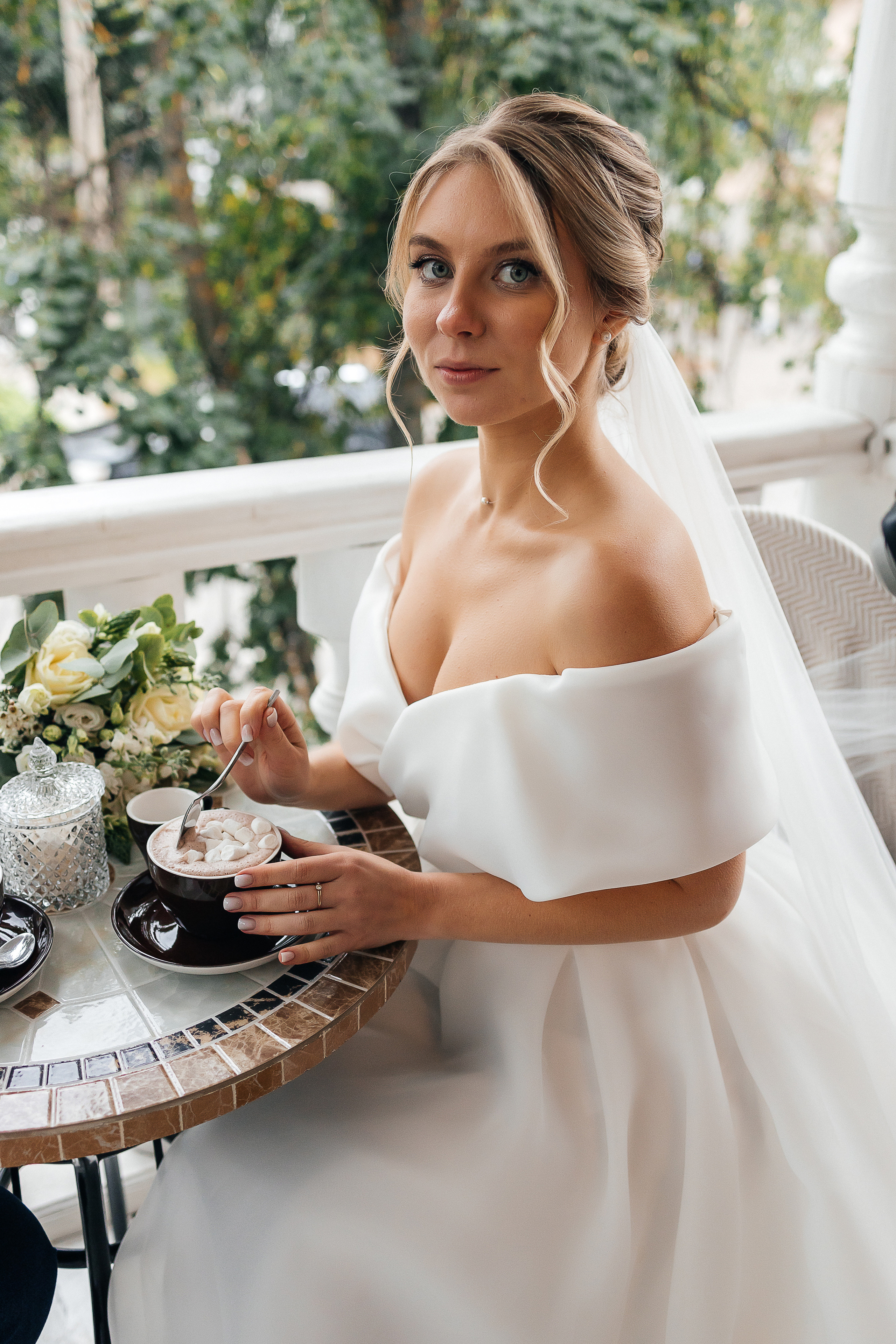 Элегантное утро невесты и незабываемый сюрприз на свадебном банкете. Олег Сверчков | Свадебный фотограф Вологда