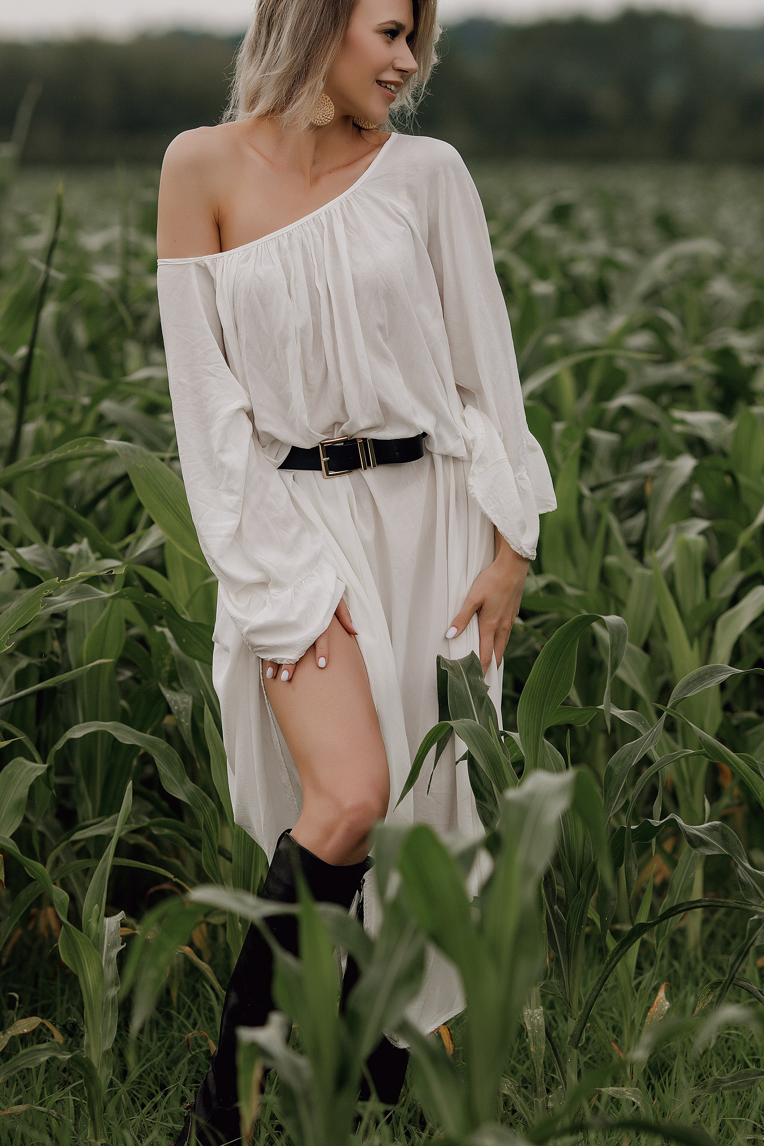 Вечерняя прогулка в поле. Свадебный фотограф Санкт-Петербург  Москва