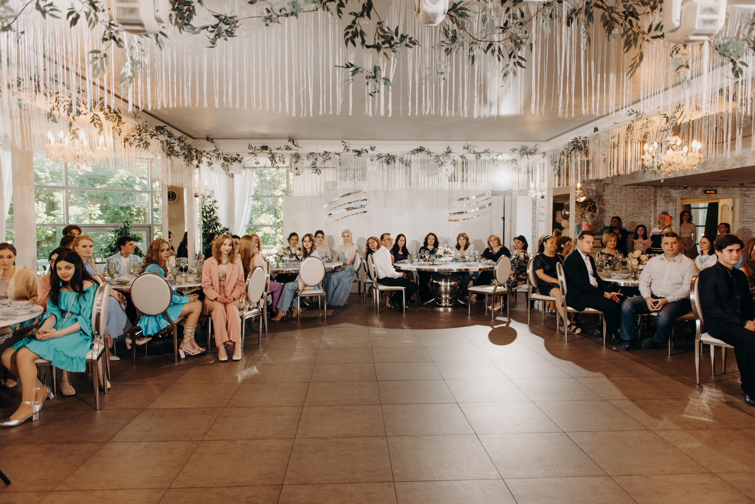 фотограф на выпускной, фотосъёмка выпускного в ресторане Vinity