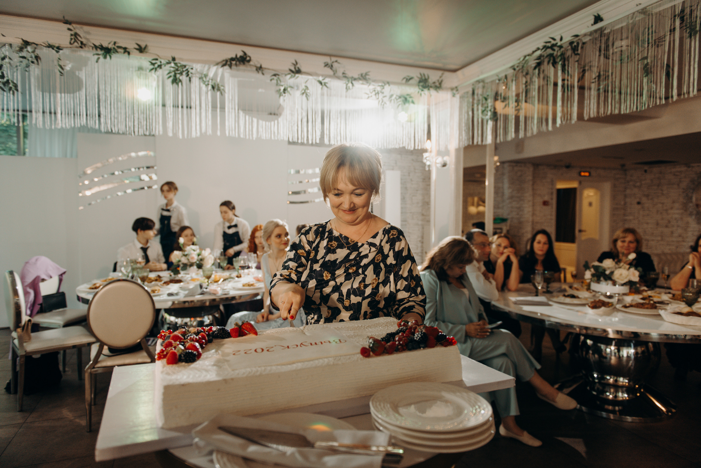 фотограф на выпускной, фотосъёмка выпускного в ресторане Vinity