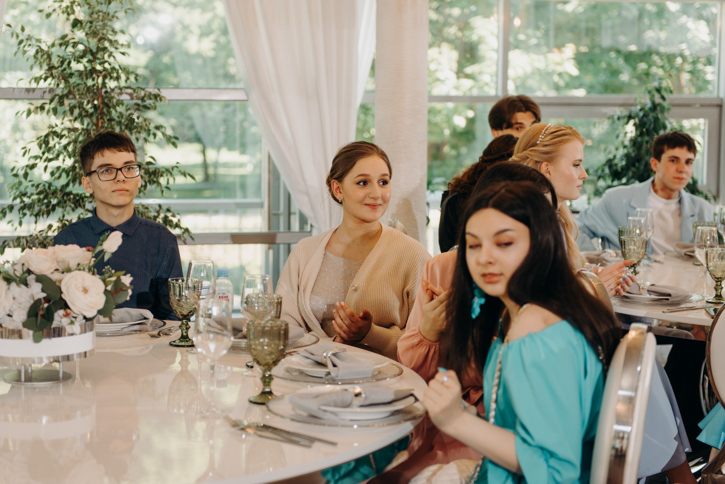 фотограф на выпускной, фотосъёмка выпускного в ресторане Vinity