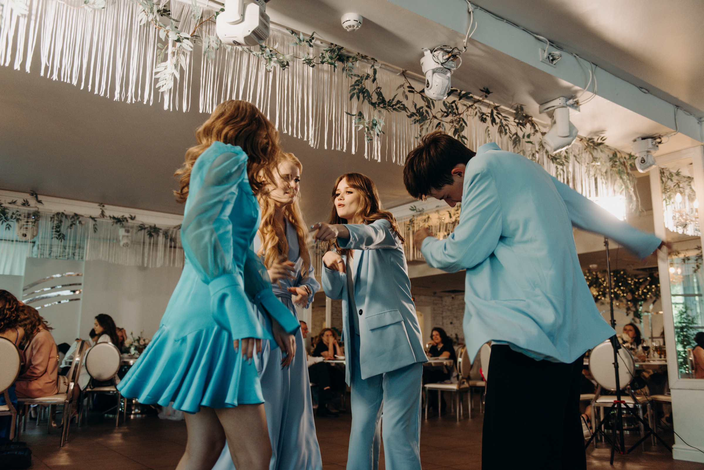 фотограф на выпускной, фотосъёмка выпускного в ресторане Vinity