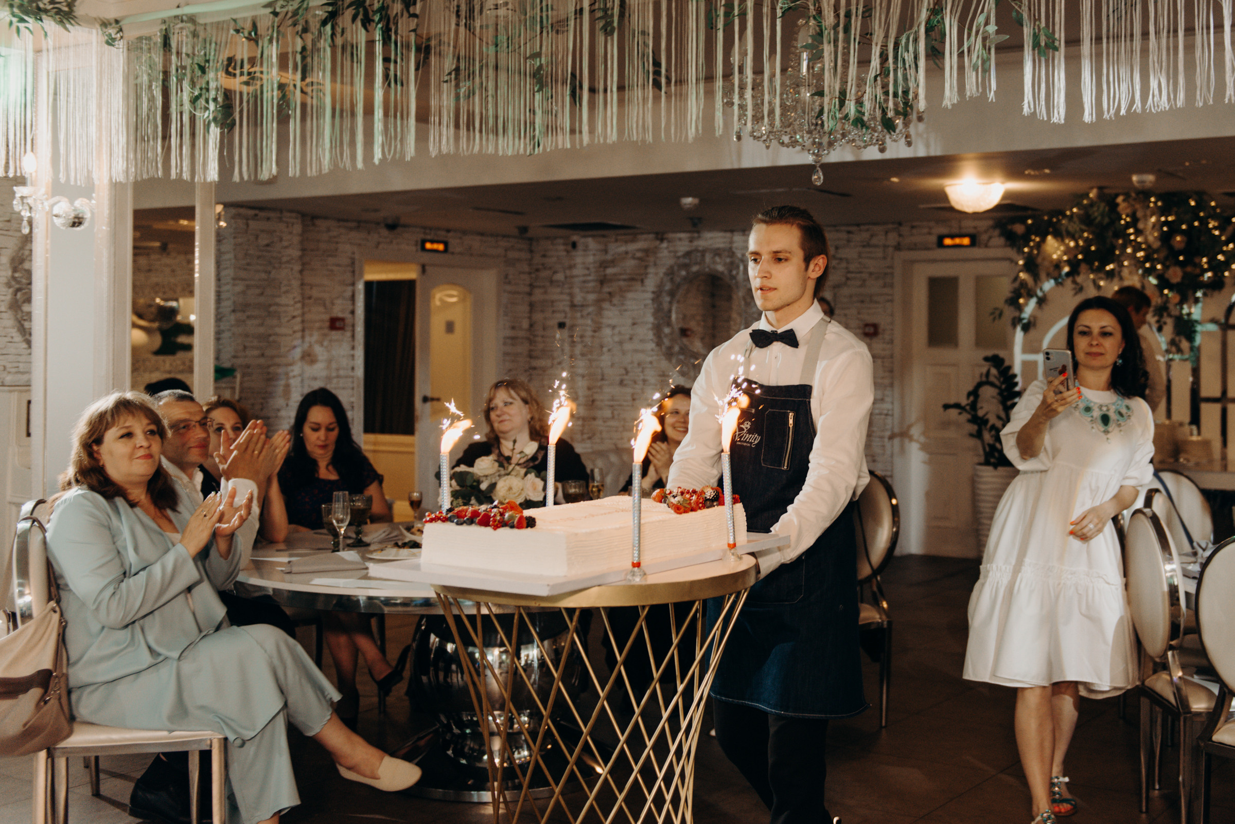 фотограф на выпускной, фотосъёмка выпускного в ресторане Vinity