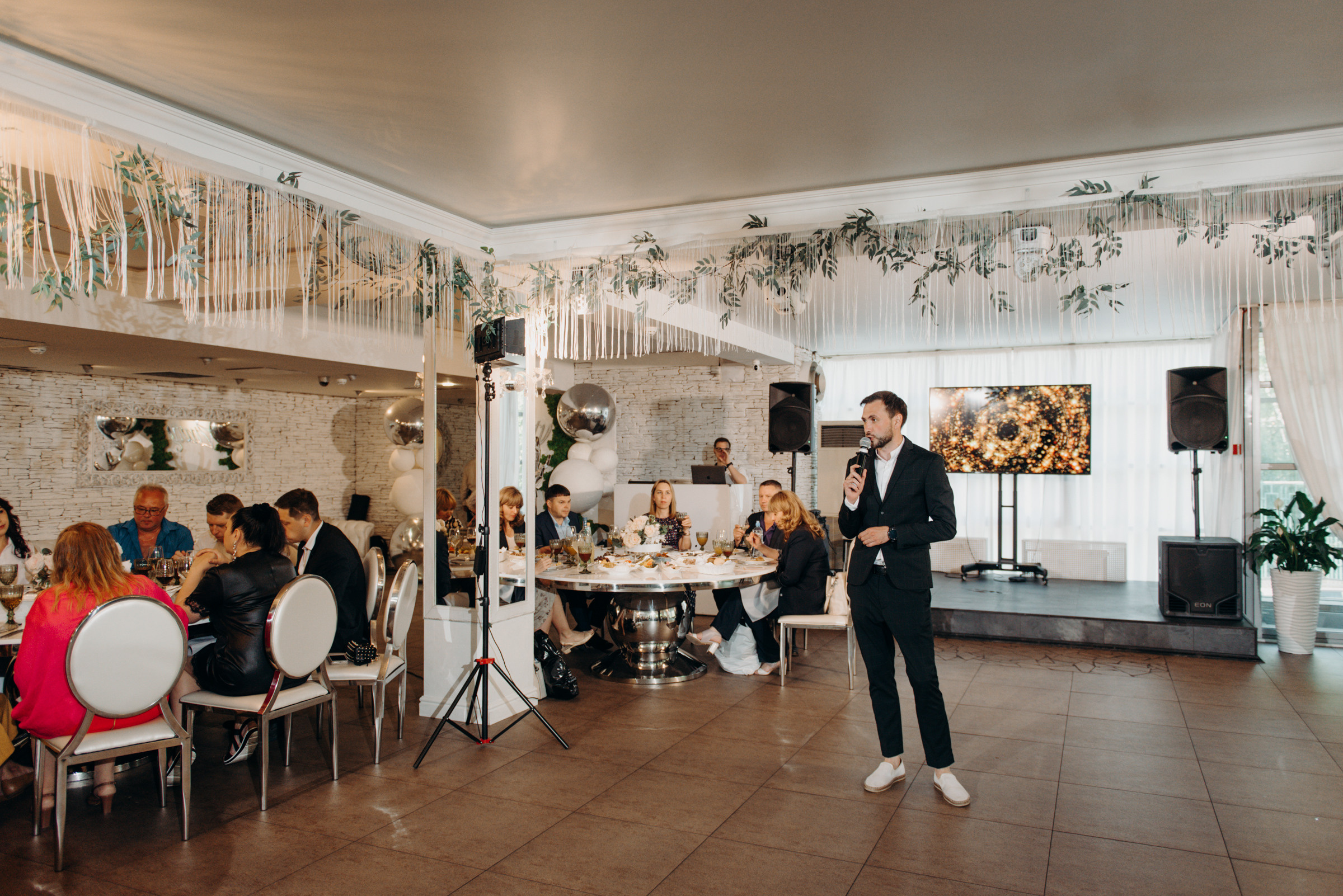 фотограф на выпускной, фотосъёмка выпускного в ресторане Vinity