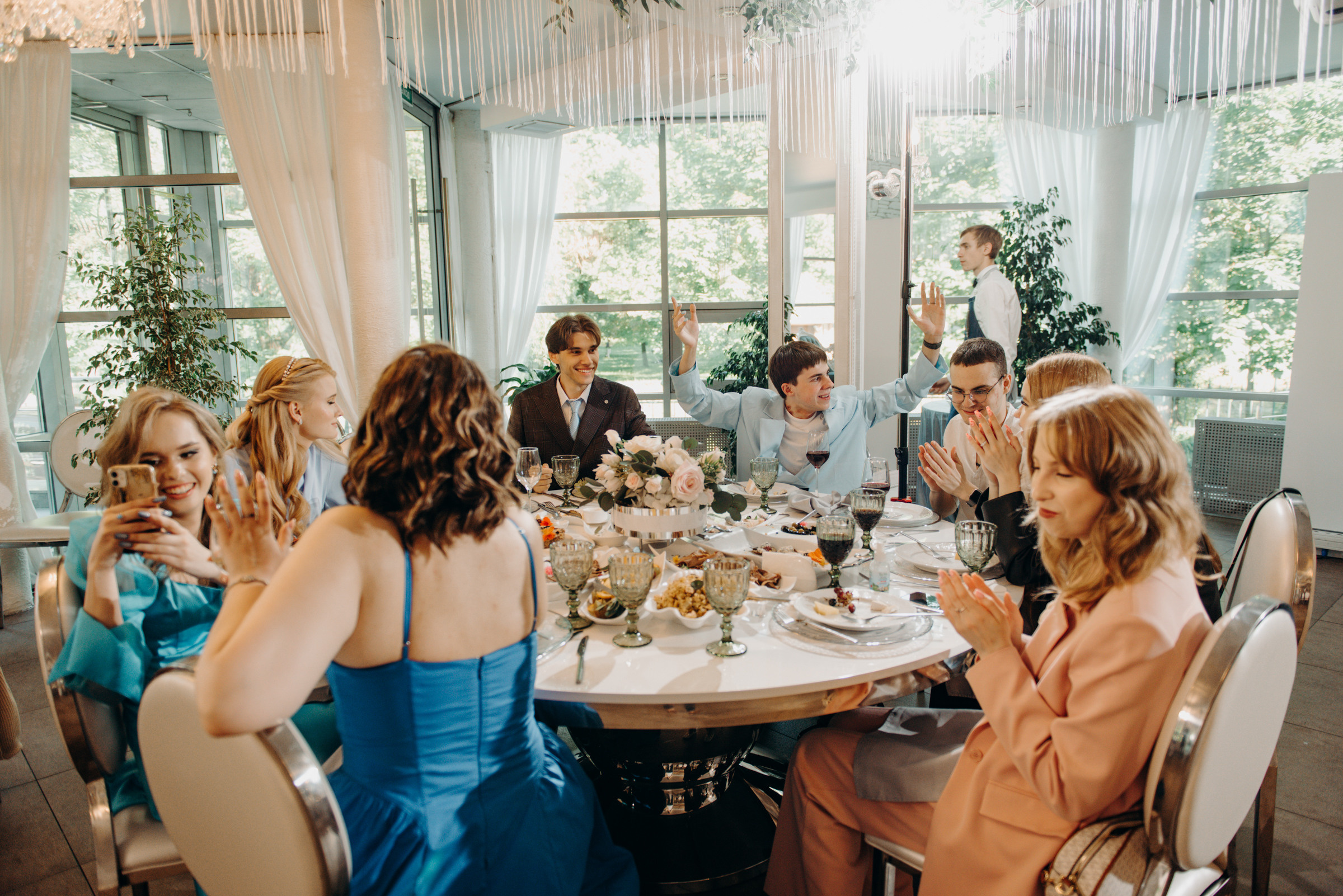 фотограф на выпускной, фотосъёмка выпускного в ресторане Vinity