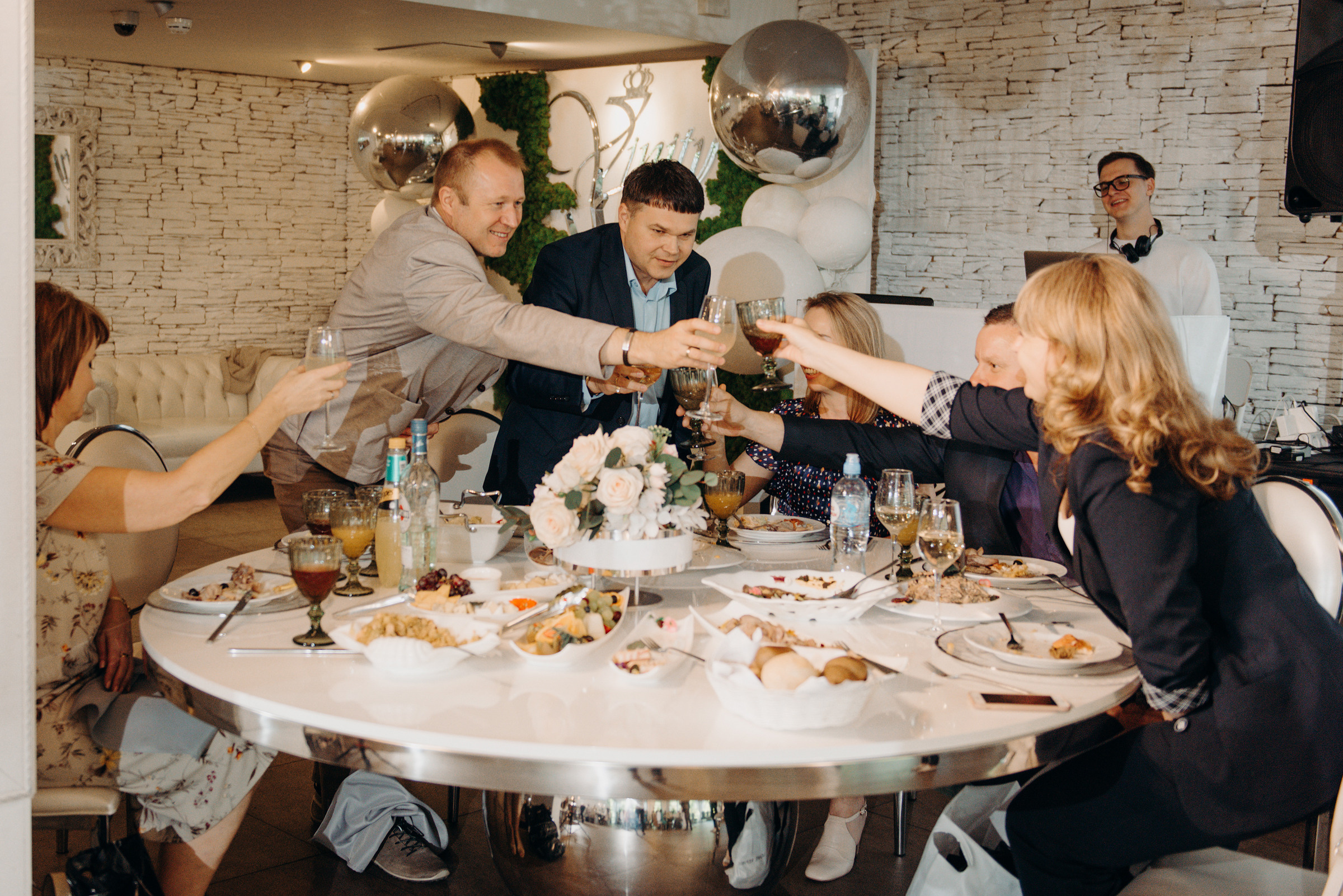 фотограф на выпускной, фотосъёмка выпускного в ресторане Vinity