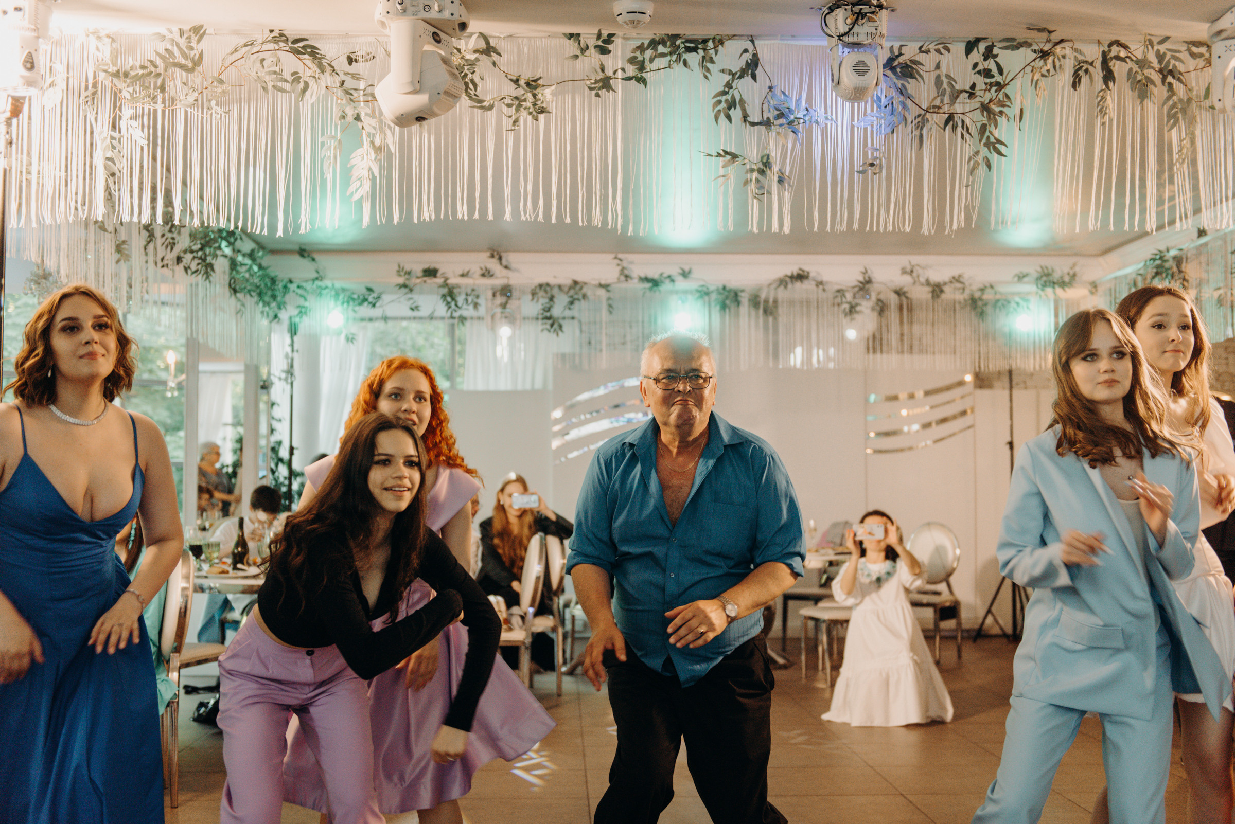 фотограф на выпускной, фотосъёмка выпускного в ресторане Vinity