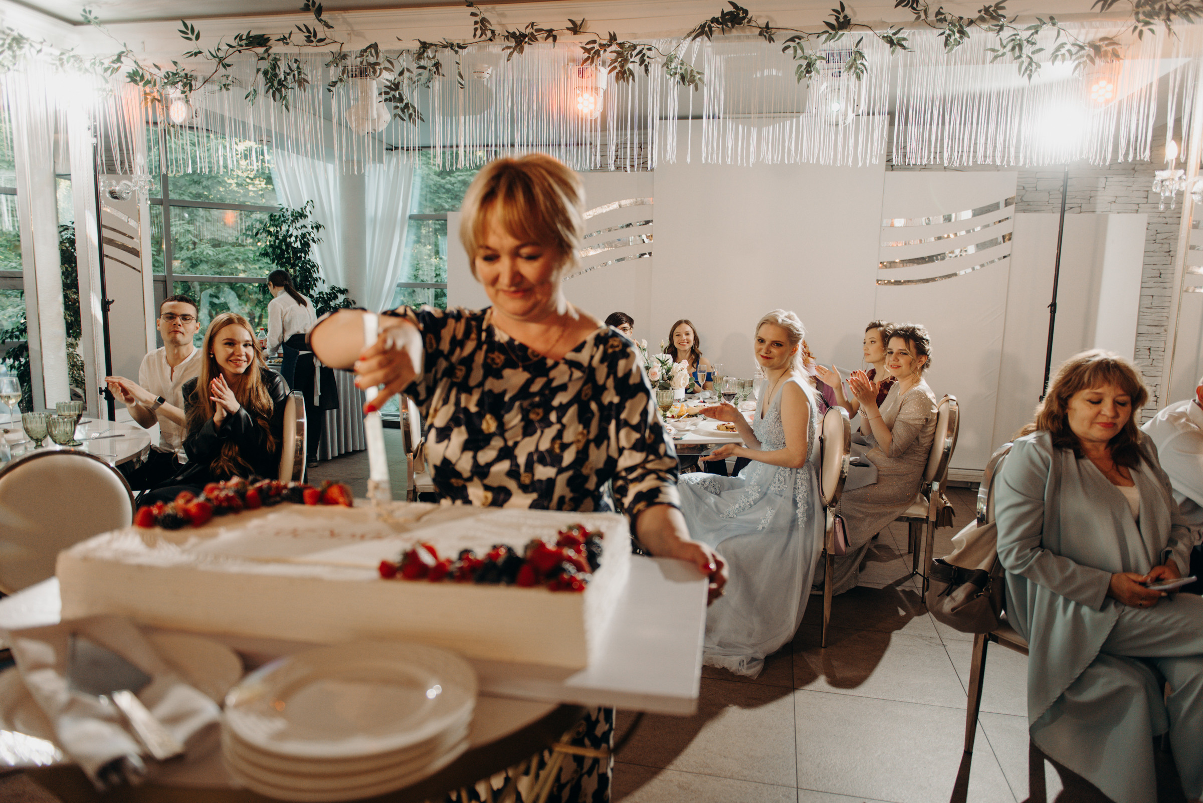 фотограф на выпускной, фотосъёмка выпускного в ресторане Vinity