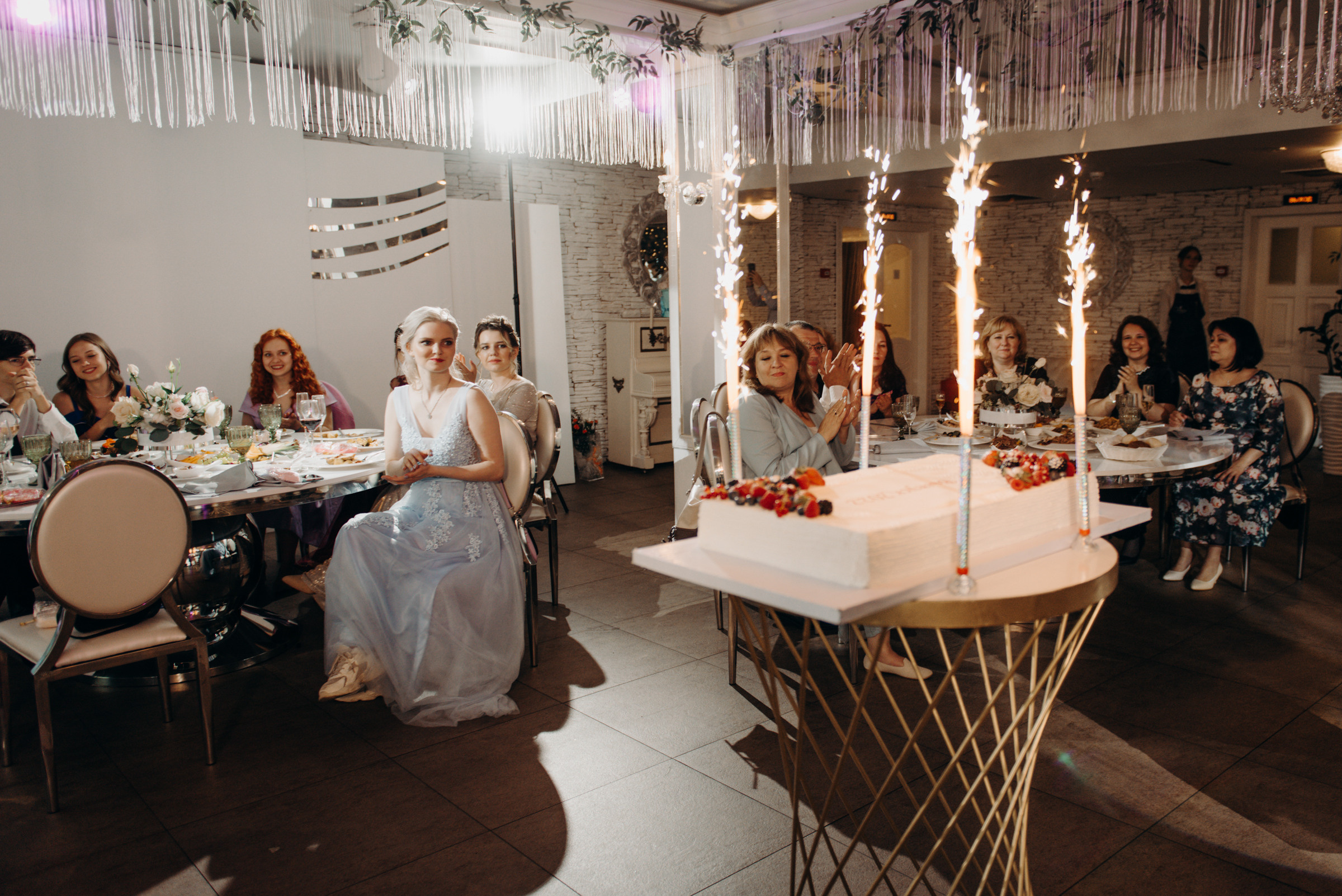 фотограф на выпускной, фотосъёмка выпускного в ресторане Vinity