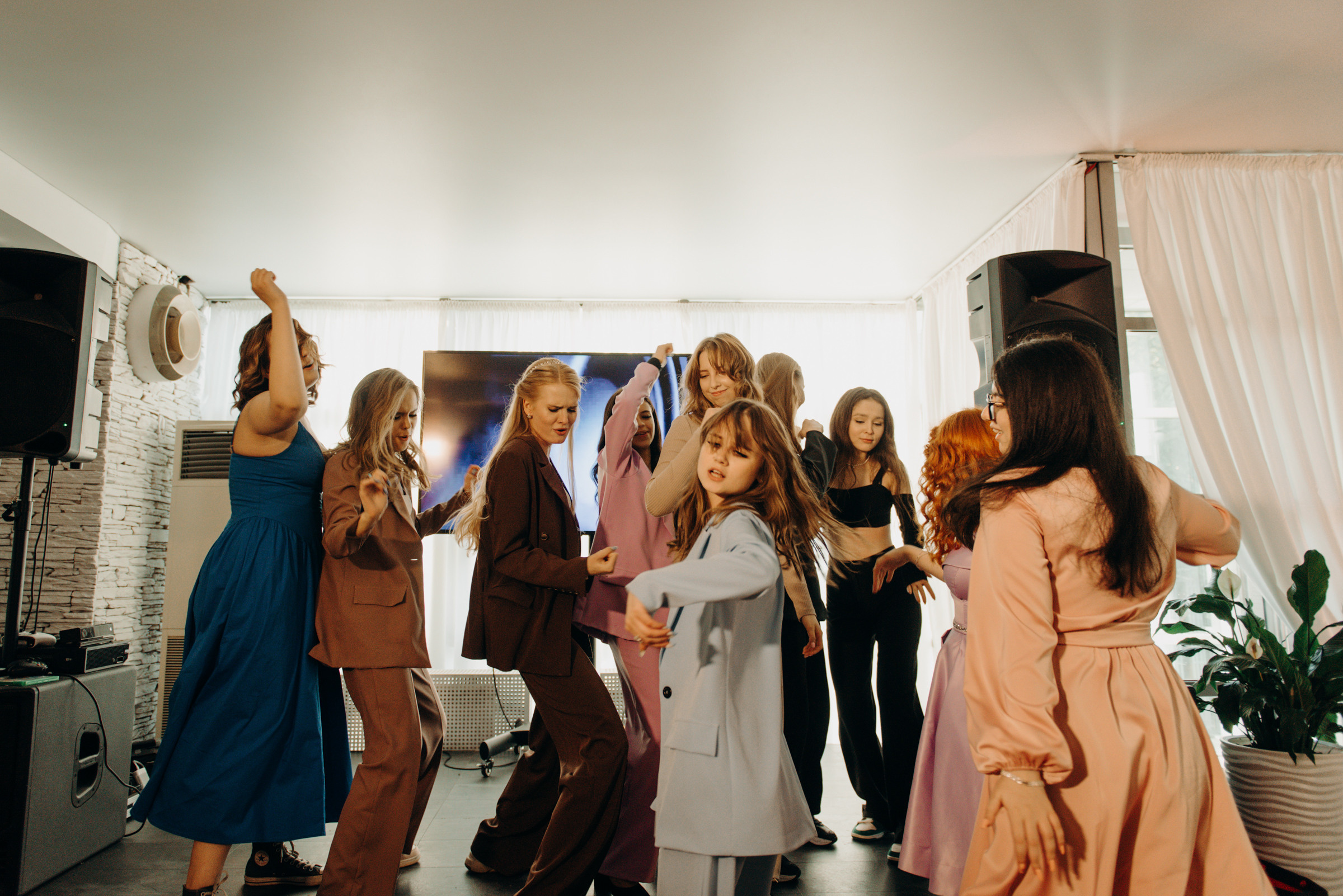 фотограф на выпускной, фотосъёмка выпускного в ресторане Vinity